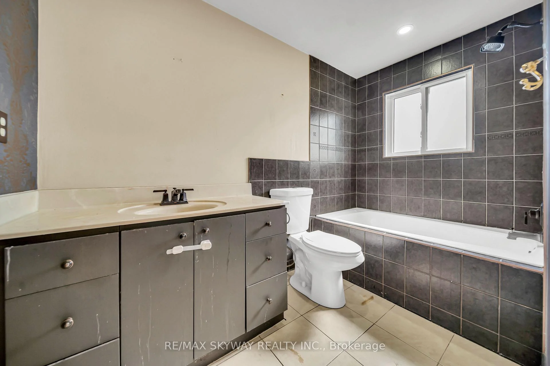 Photo 37 of 2055 Blue Ridge Crescent, Pickering, Brock Ridge — HOMEH