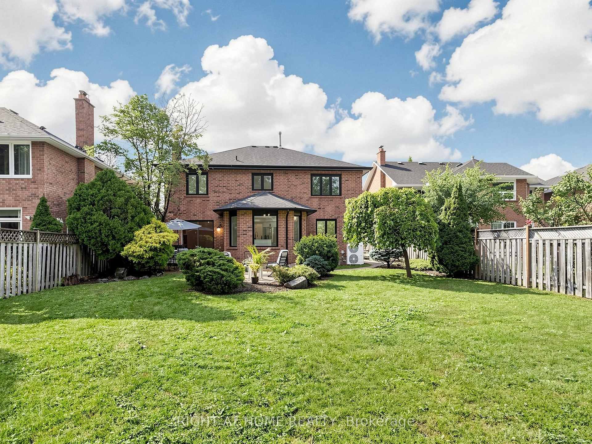 Photo 4 of 2920 Kingsway Drive, Oakville, Clearview — HOMEH