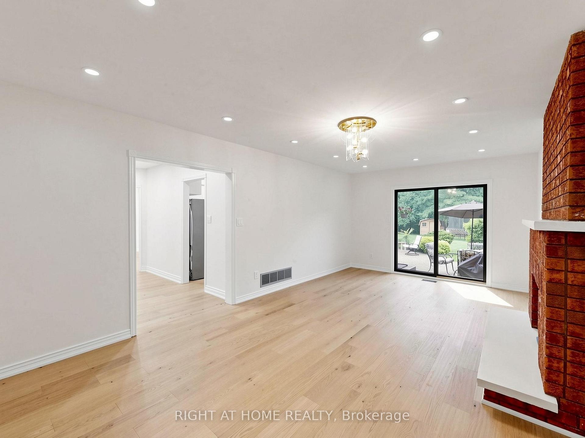 Photo 9 of 2920 Kingsway Drive, Oakville, Clearview — HOMEH
