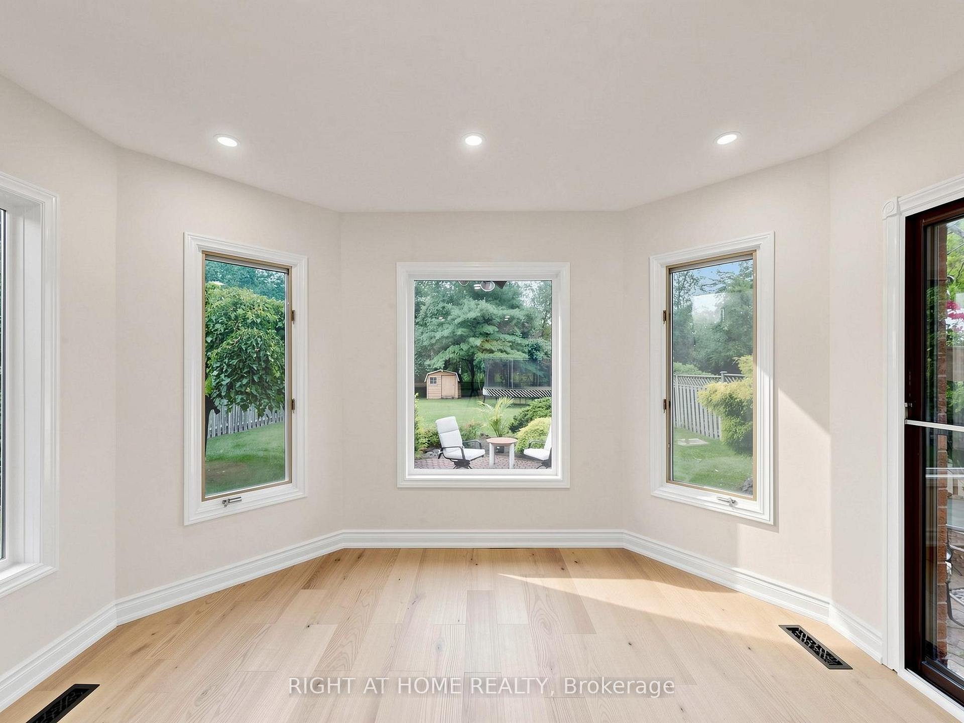 Photo 18 of 2920 Kingsway Drive, Oakville, Clearview — HOMEH