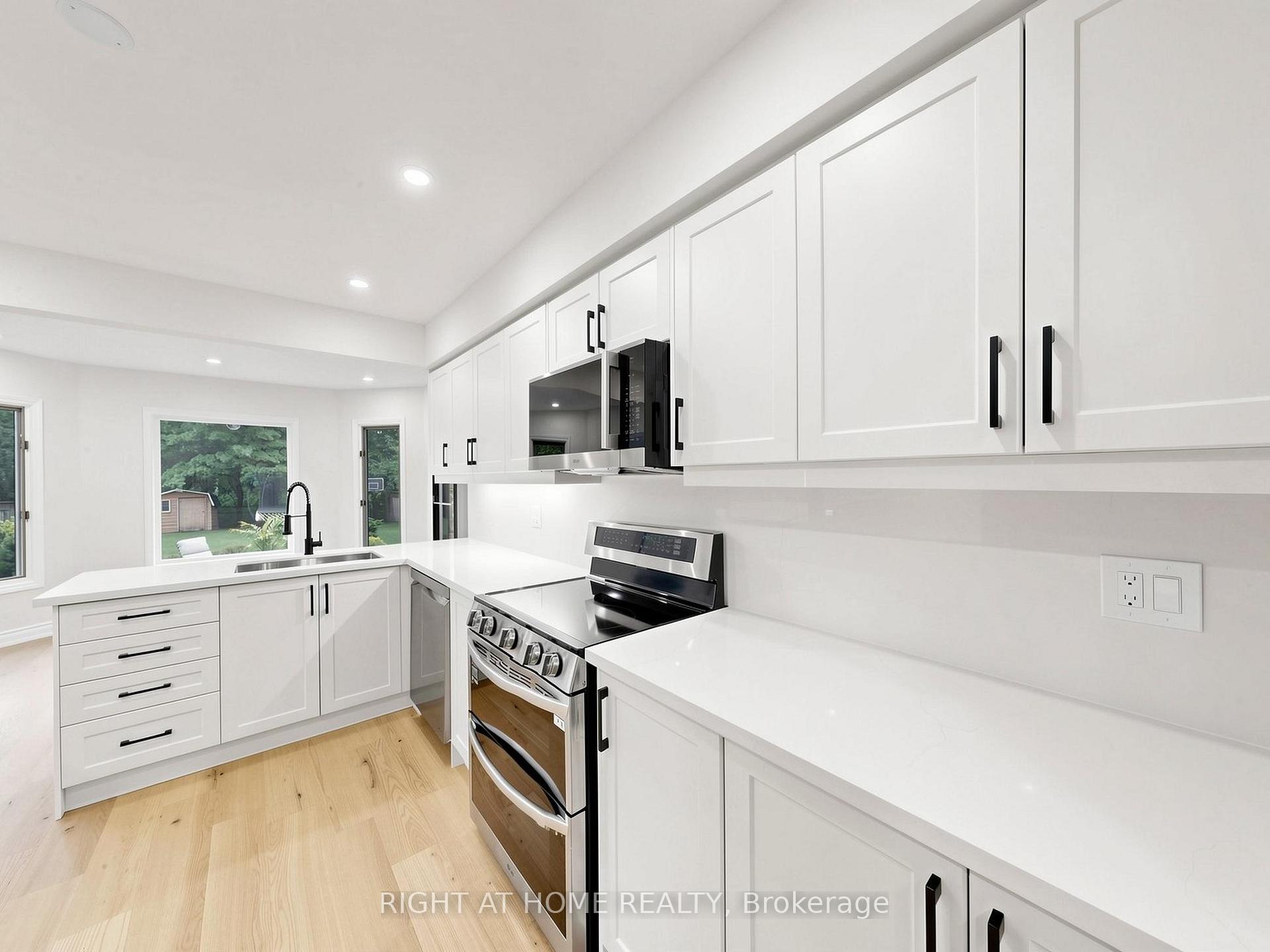 Photo 19 of 2920 Kingsway Drive, Oakville, Clearview — HOMEH