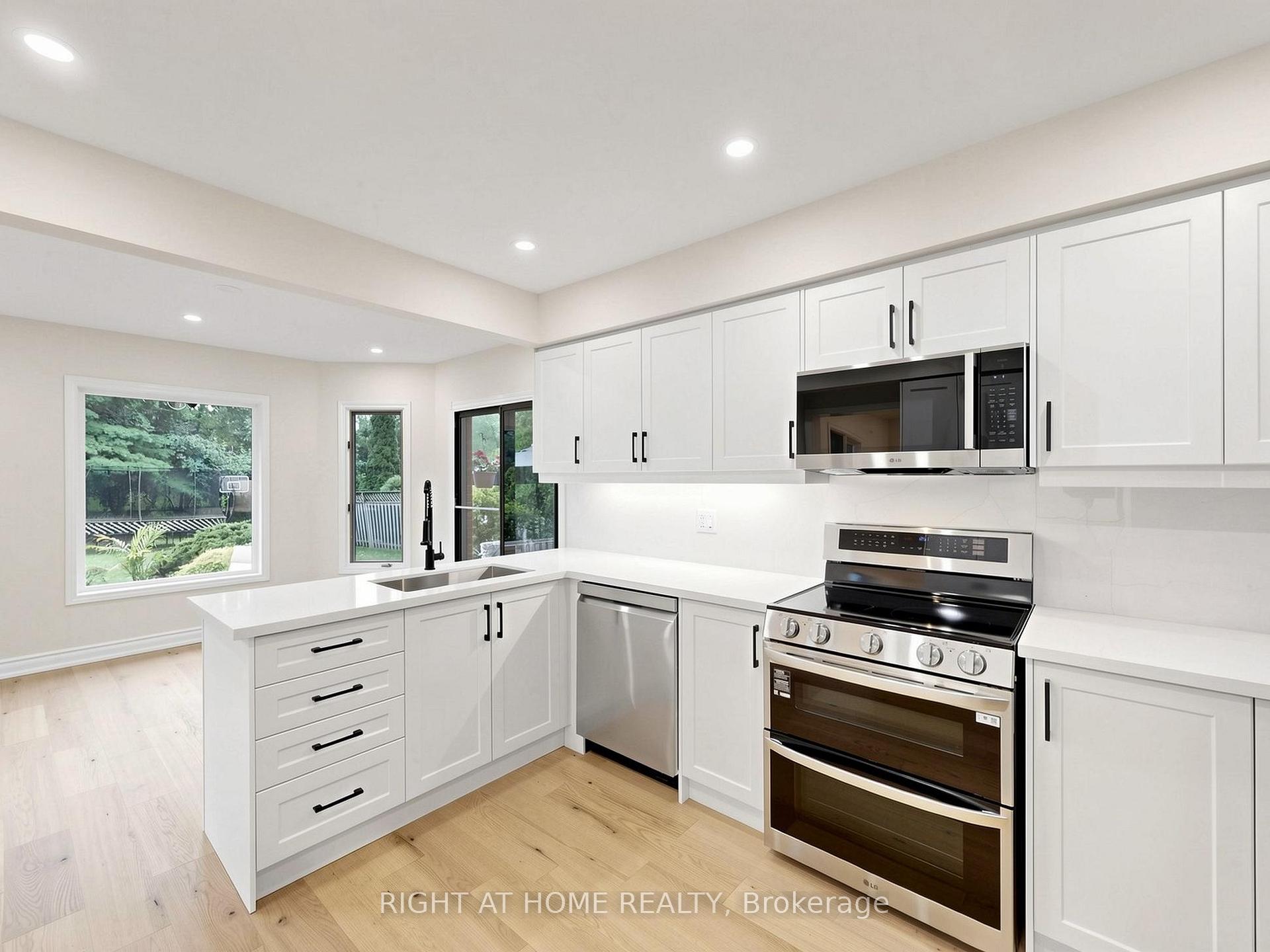 Photo 21 of 2920 Kingsway Drive, Oakville, Clearview — HOMEH