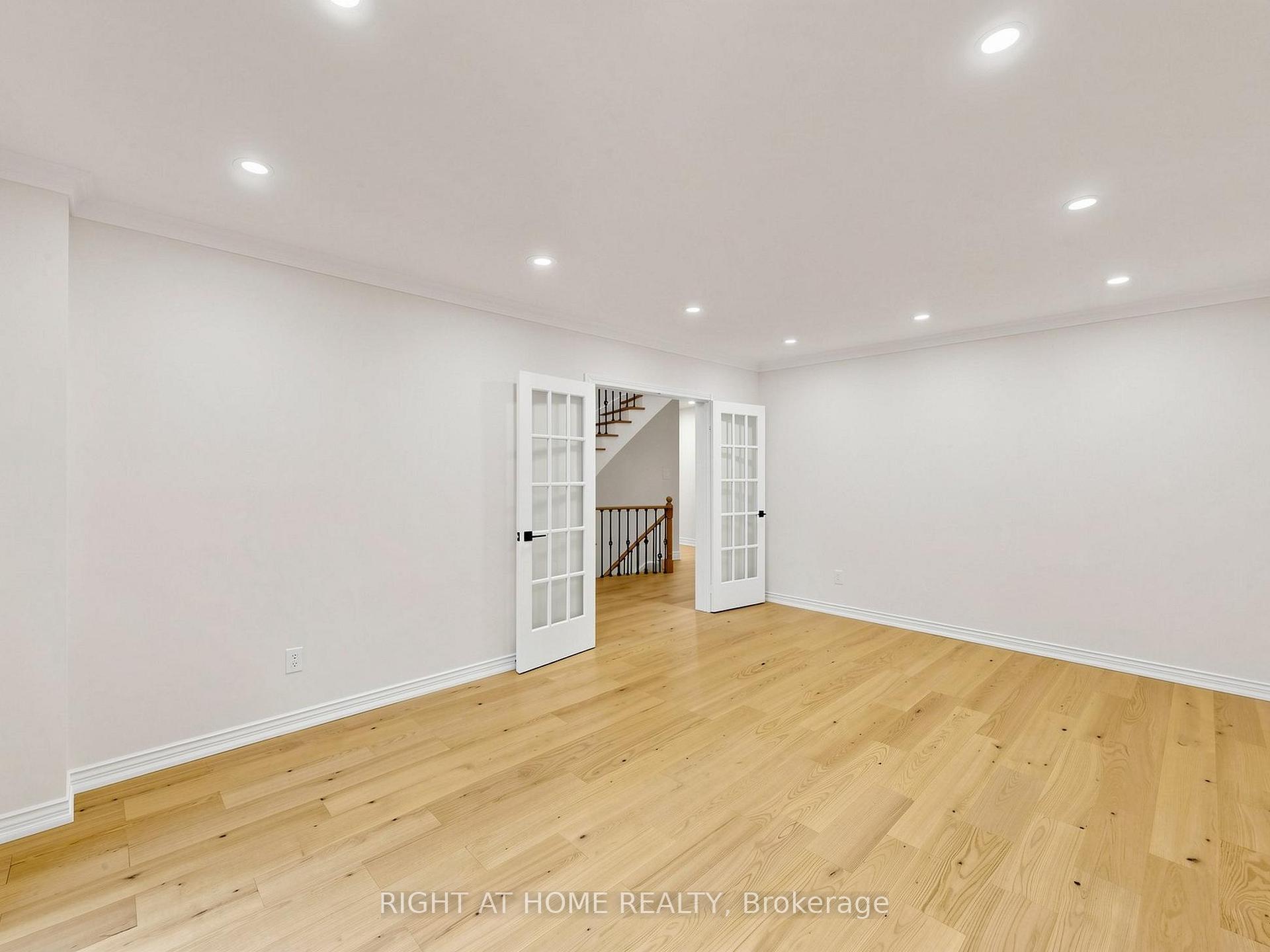 Photo 8 of 2920 Kingsway Drive, Oakville, Clearview — HOMEH
