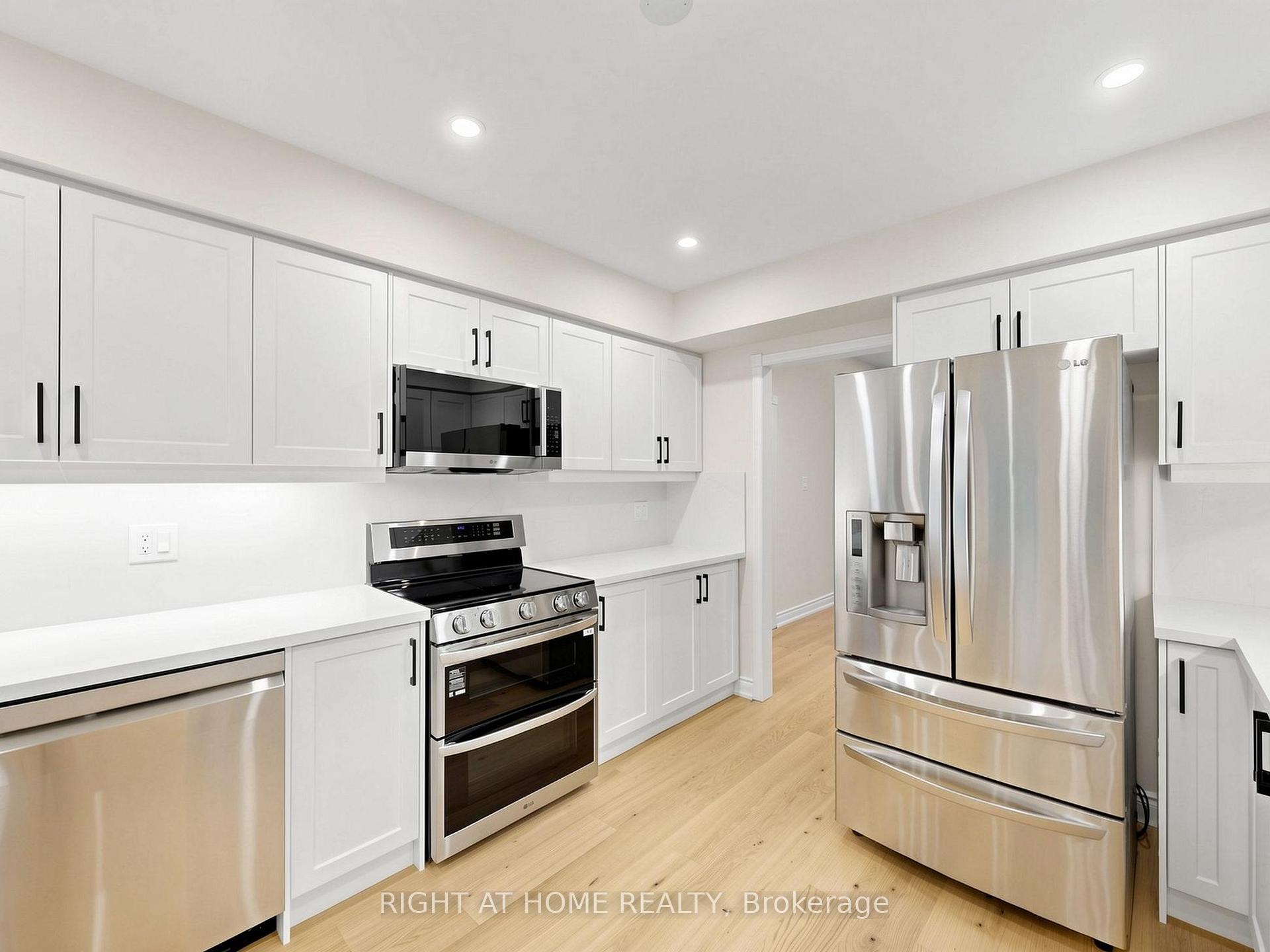 Photo 24 of 2920 Kingsway Drive, Oakville, Clearview — HOMEH