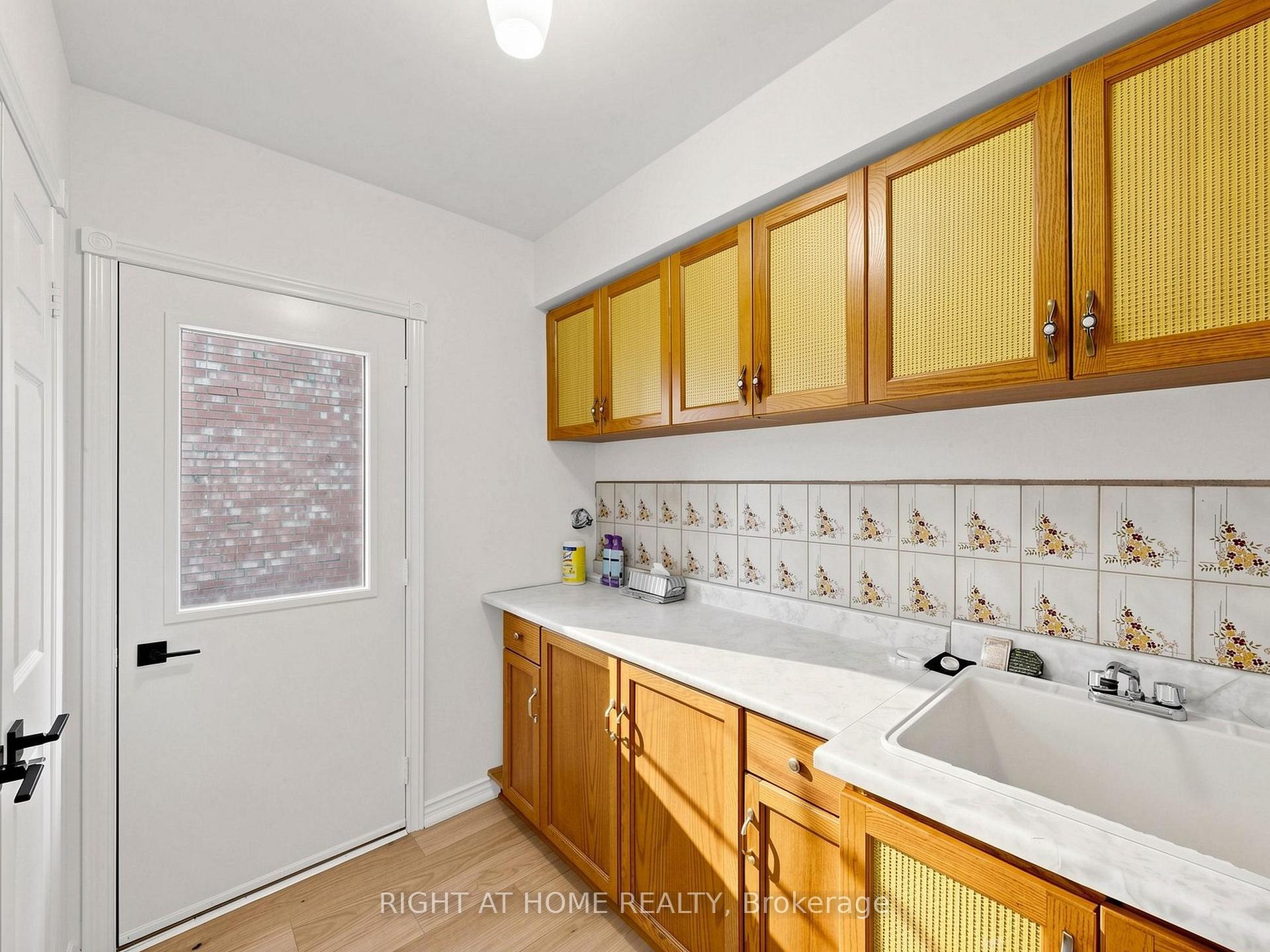 Photo 26 of 2920 Kingsway Drive, Oakville, Clearview — HOMEH