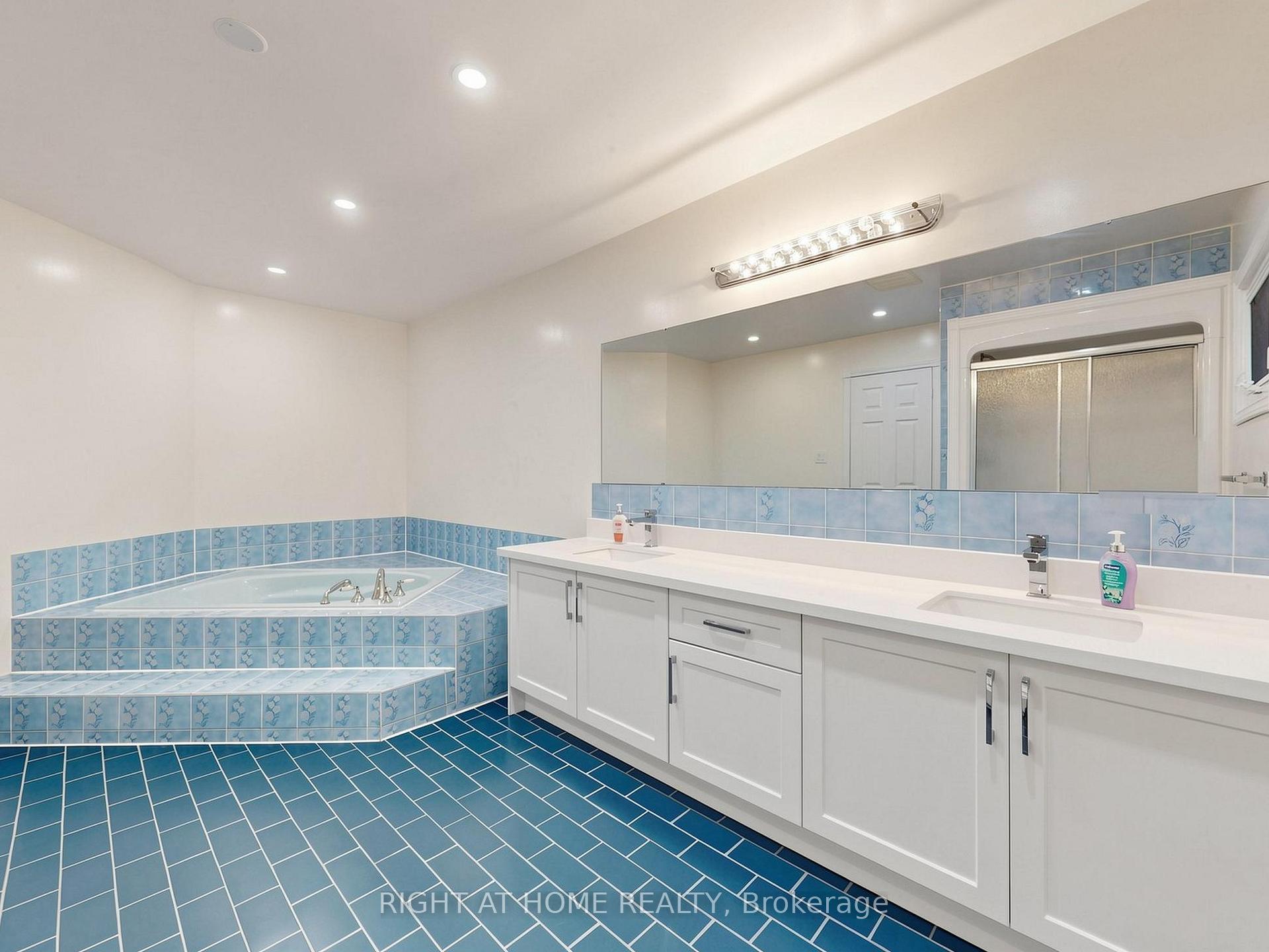 Photo 35 of 2920 Kingsway Drive, Oakville, Clearview — HOMEH