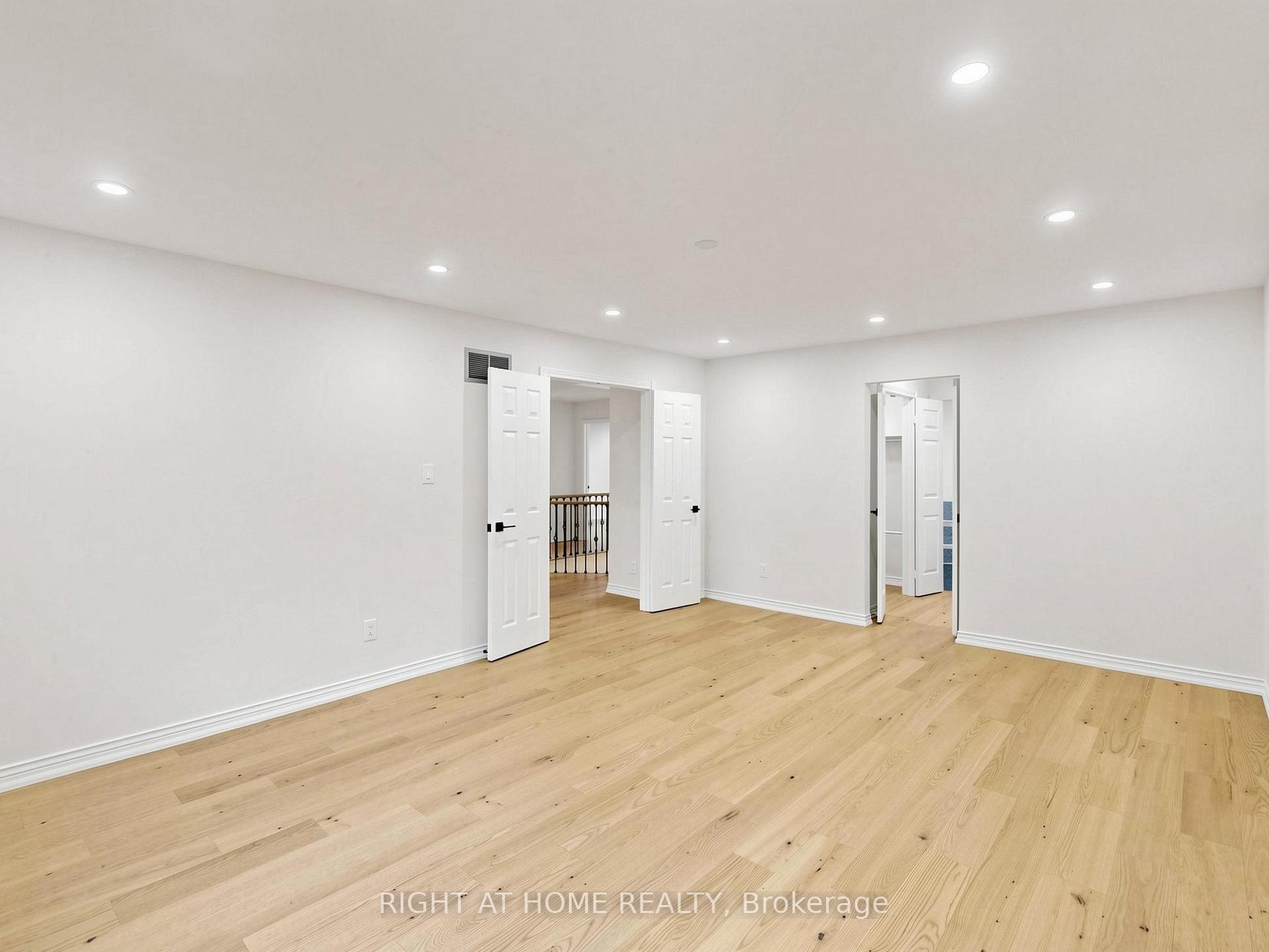 Photo 32 of 2920 Kingsway Drive, Oakville, Clearview — HOMEH