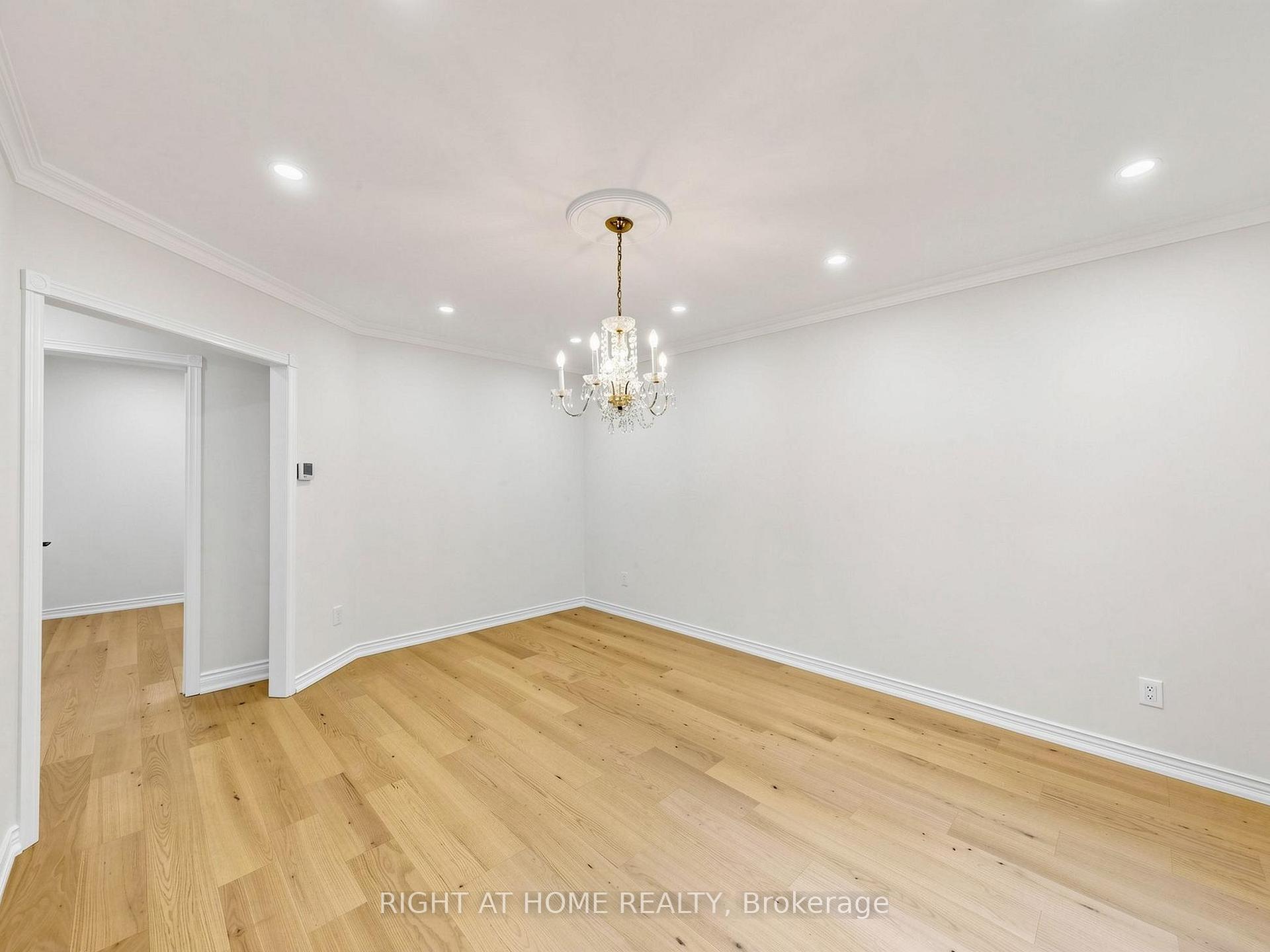 Photo 13 of 2920 Kingsway Drive, Oakville, Clearview — HOMEH