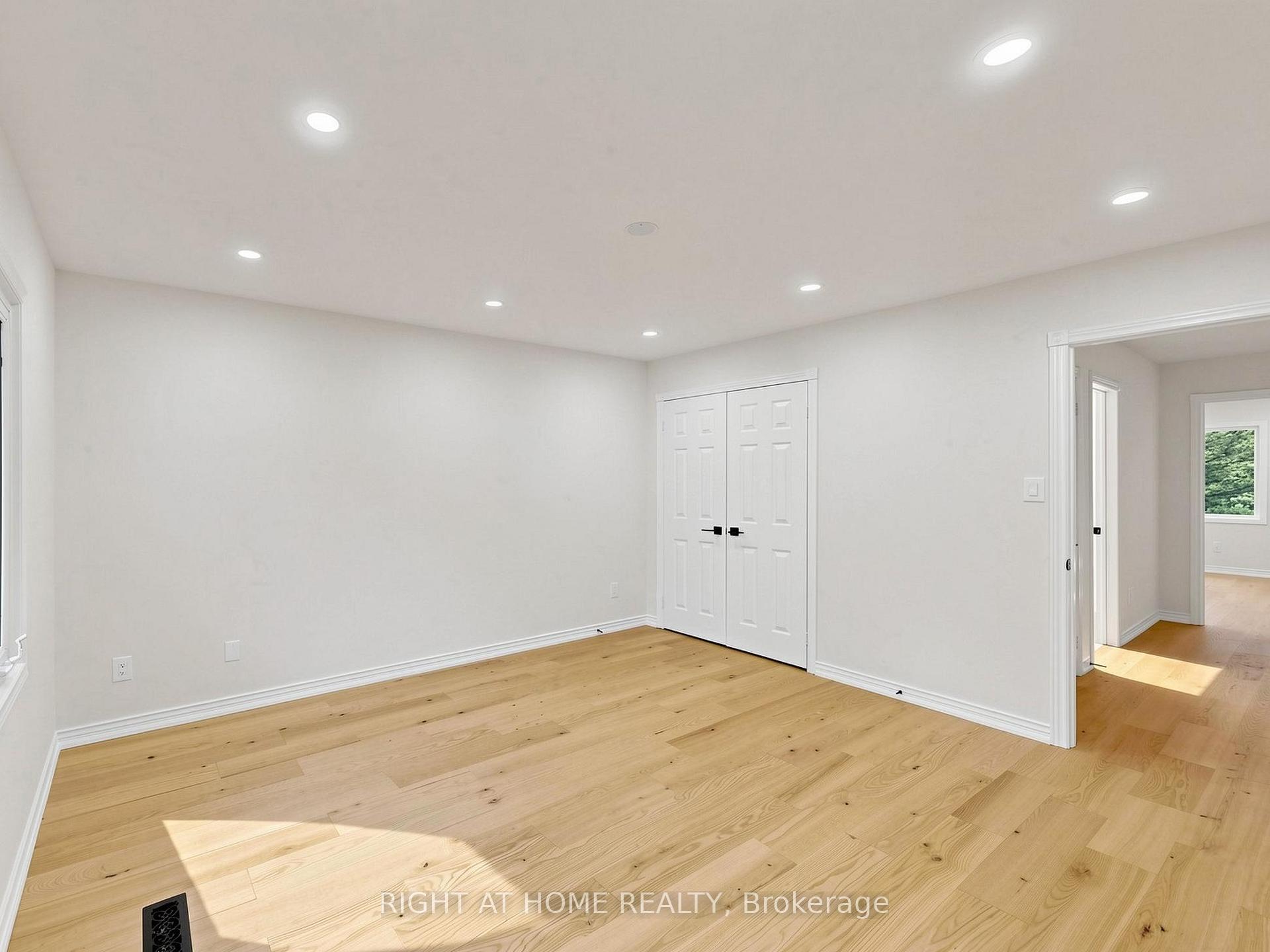 Photo 37 of 2920 Kingsway Drive, Oakville, Clearview — HOMEH
