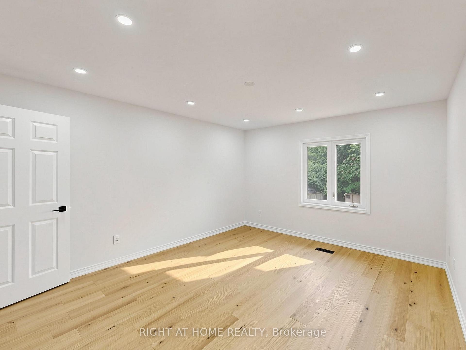 Photo 39 of 2920 Kingsway Drive, Oakville, Clearview — HOMEH