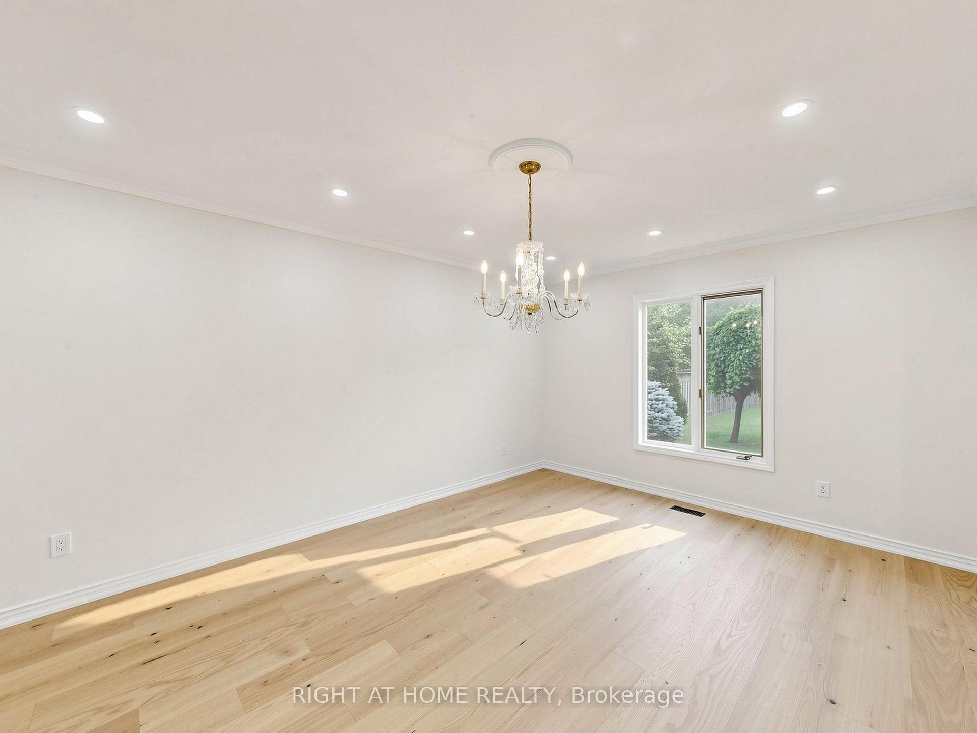 Photo 12 of 2920 Kingsway Drive, Oakville, Clearview — HOMEH