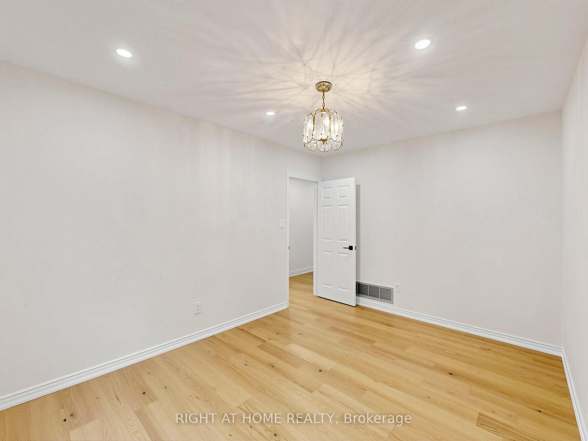 Photo 15 of 2920 Kingsway Drive, Oakville, Clearview — HOMEH