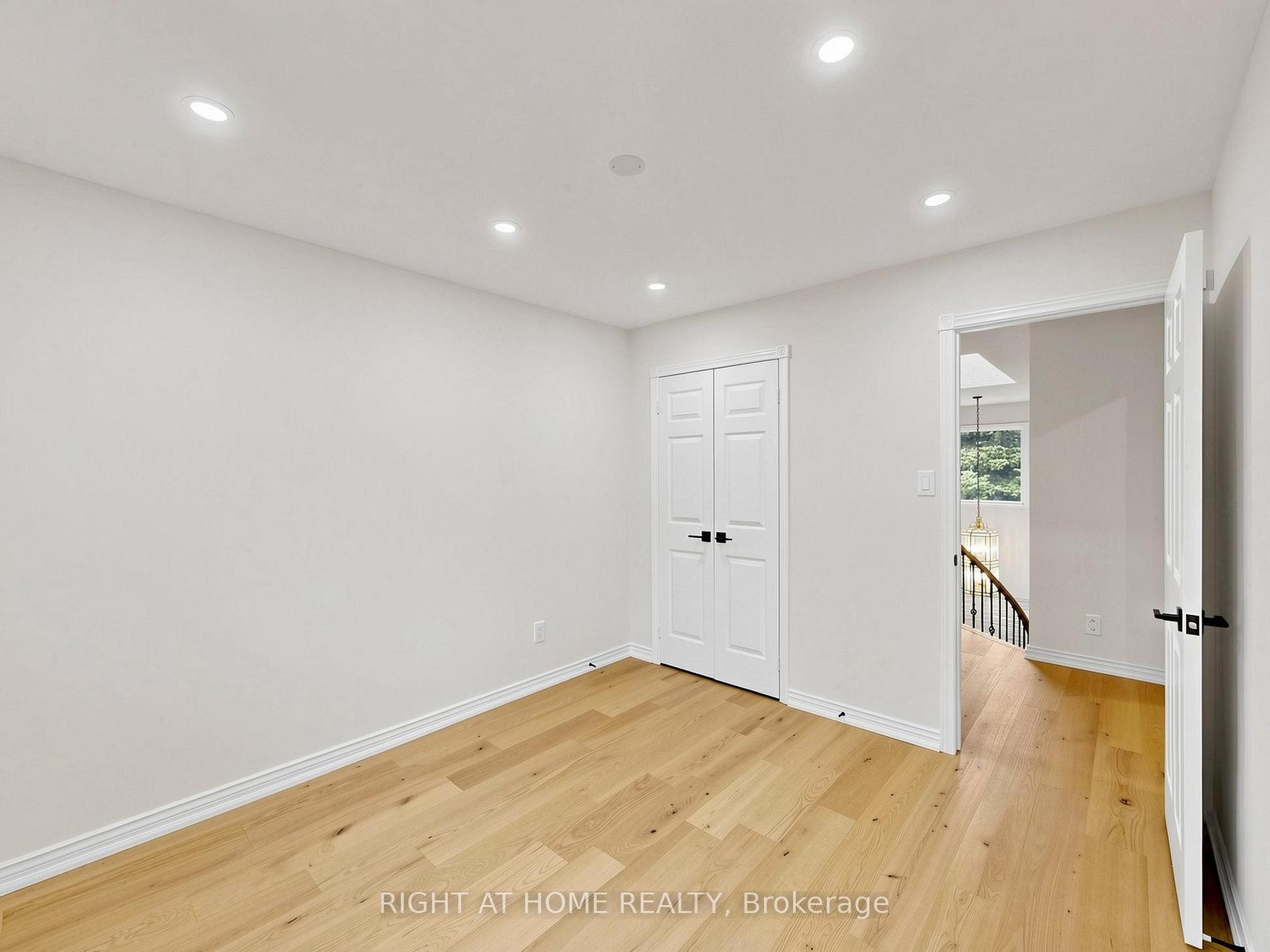 Photo 38 of 2920 Kingsway Drive, Oakville, Clearview — HOMEH