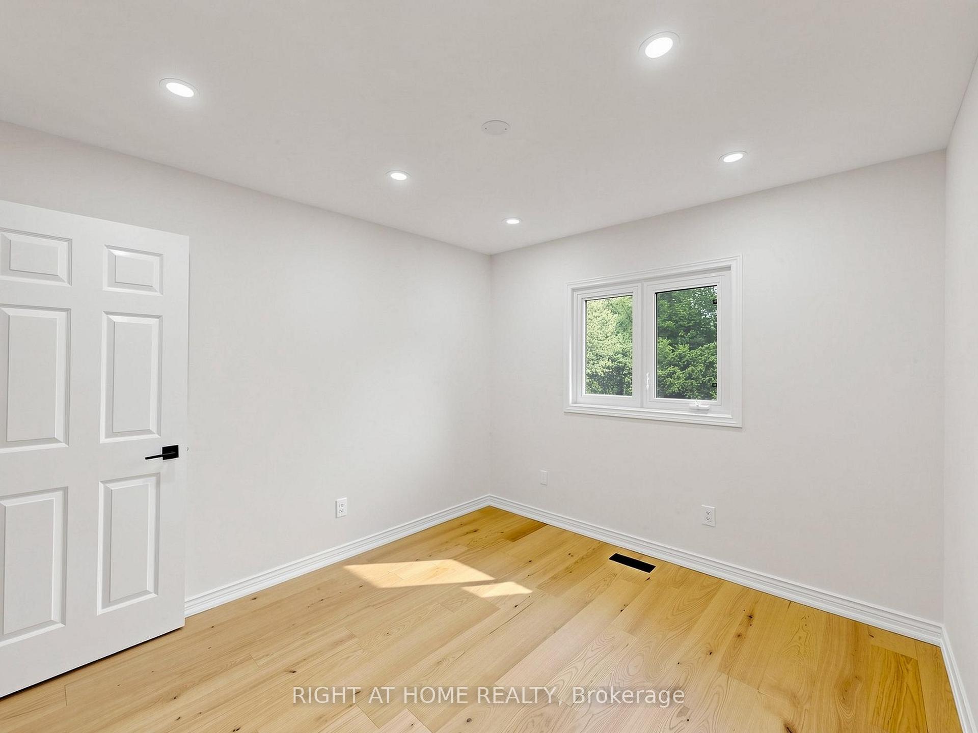 Photo 36 of 2920 Kingsway Drive, Oakville, Clearview — HOMEH
