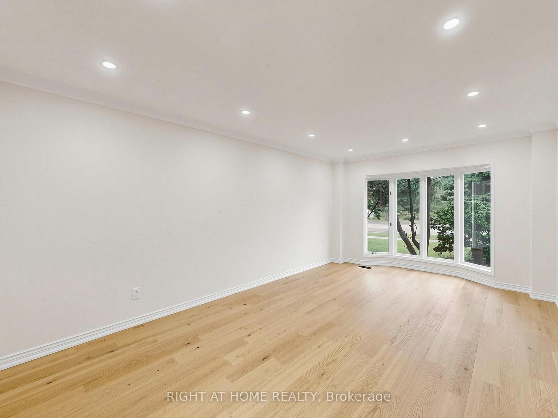 Photo 7 of 2920 Kingsway Drive, Oakville, Clearview — HOMEH