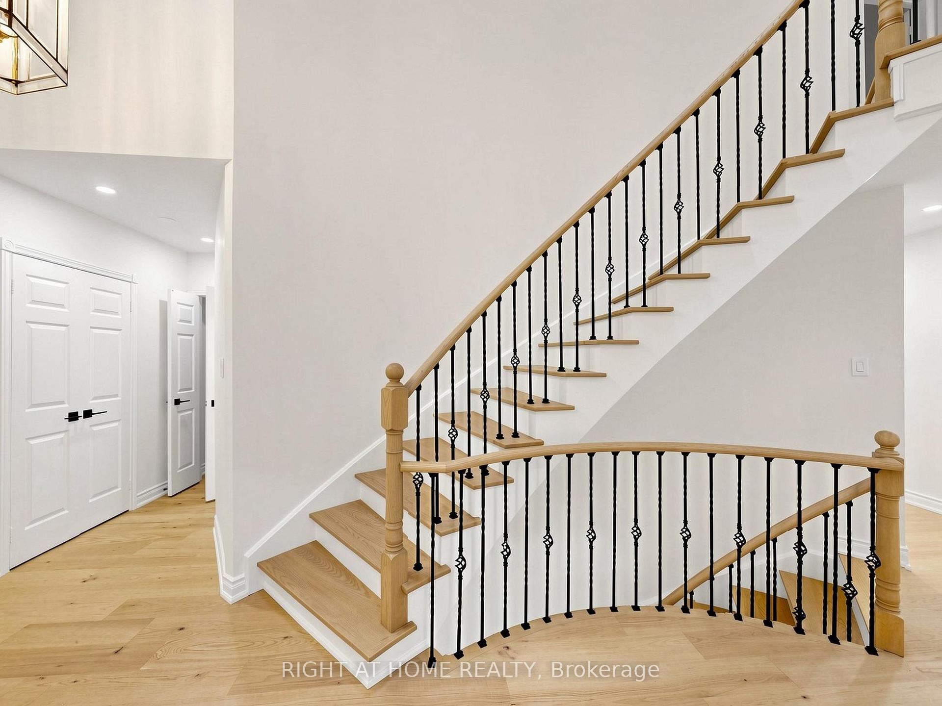 Photo 27 of 2920 Kingsway Drive, Oakville, Clearview — HOMEH