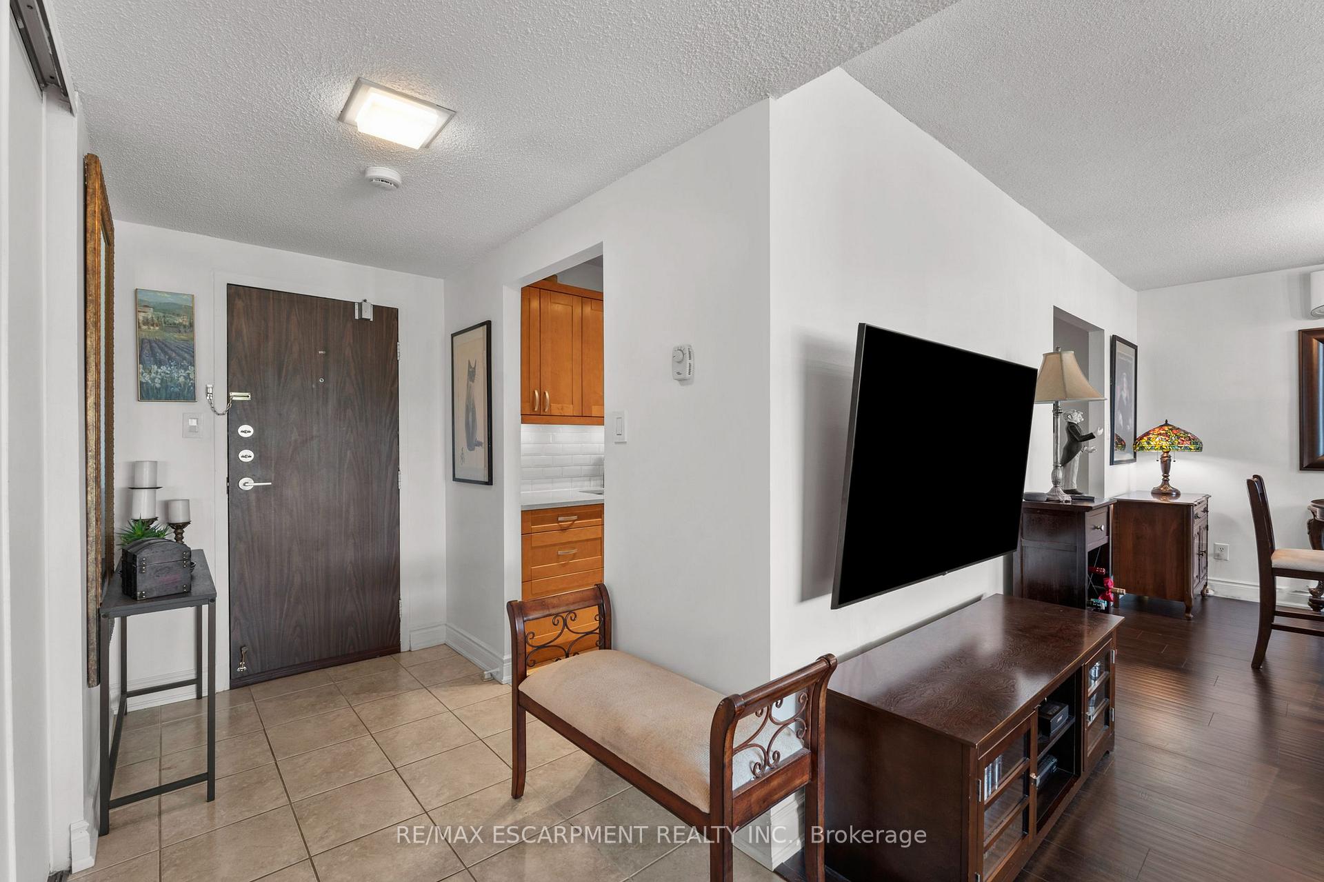 Photo 3 of Unit 2206, 75 Queen Street N, Hamilton, Strathcona — HOMEH