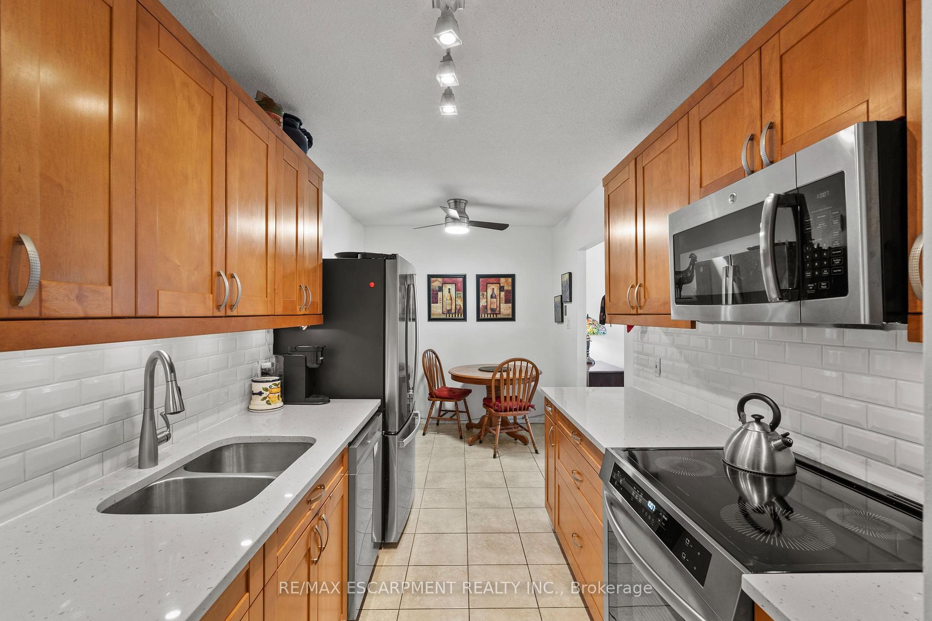 Photo 4 of Unit 2206, 75 Queen Street N, Hamilton, Strathcona — HOMEH