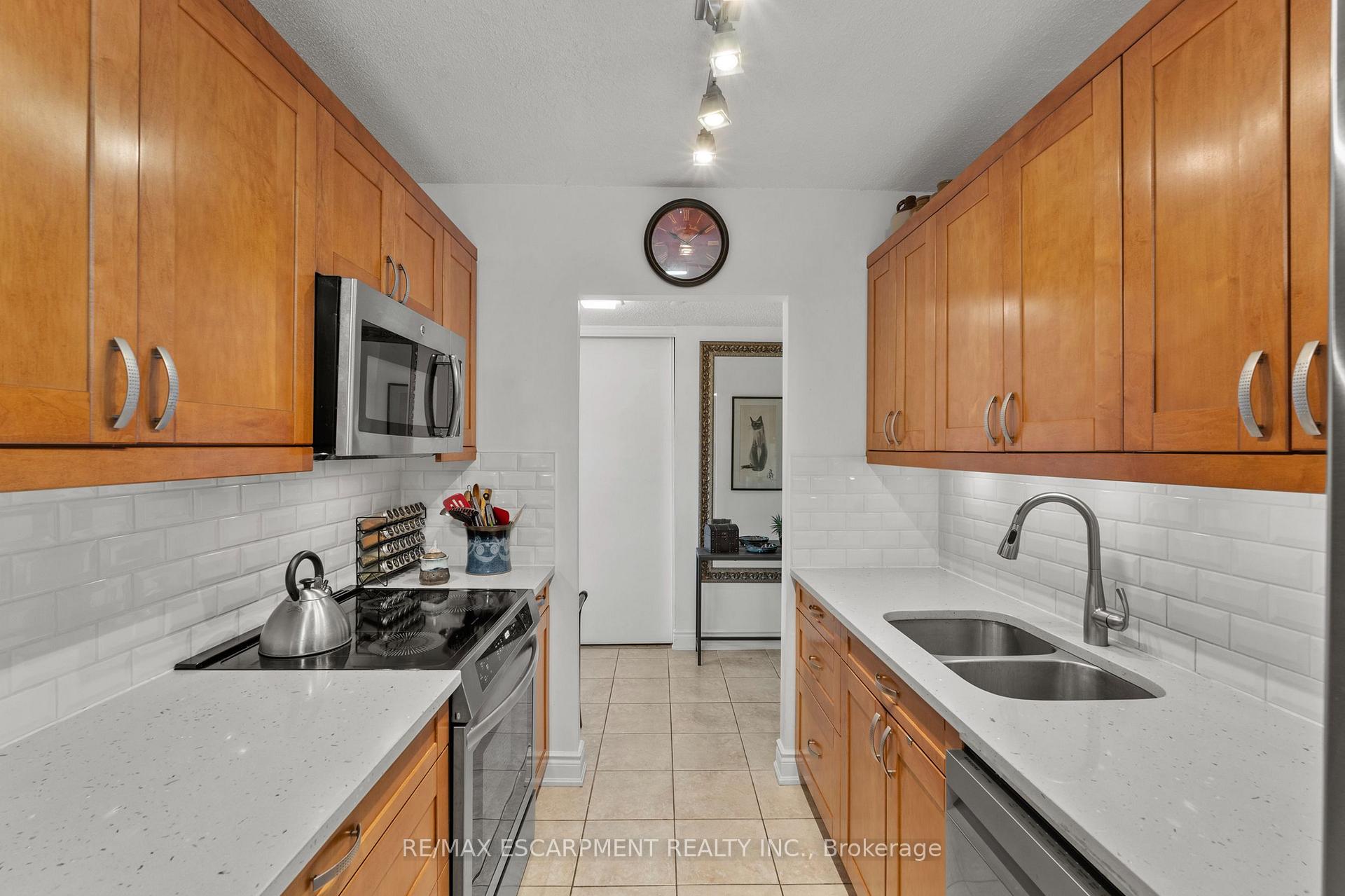 Photo 5 of Unit 2206, 75 Queen Street N, Hamilton, Strathcona — HOMEH