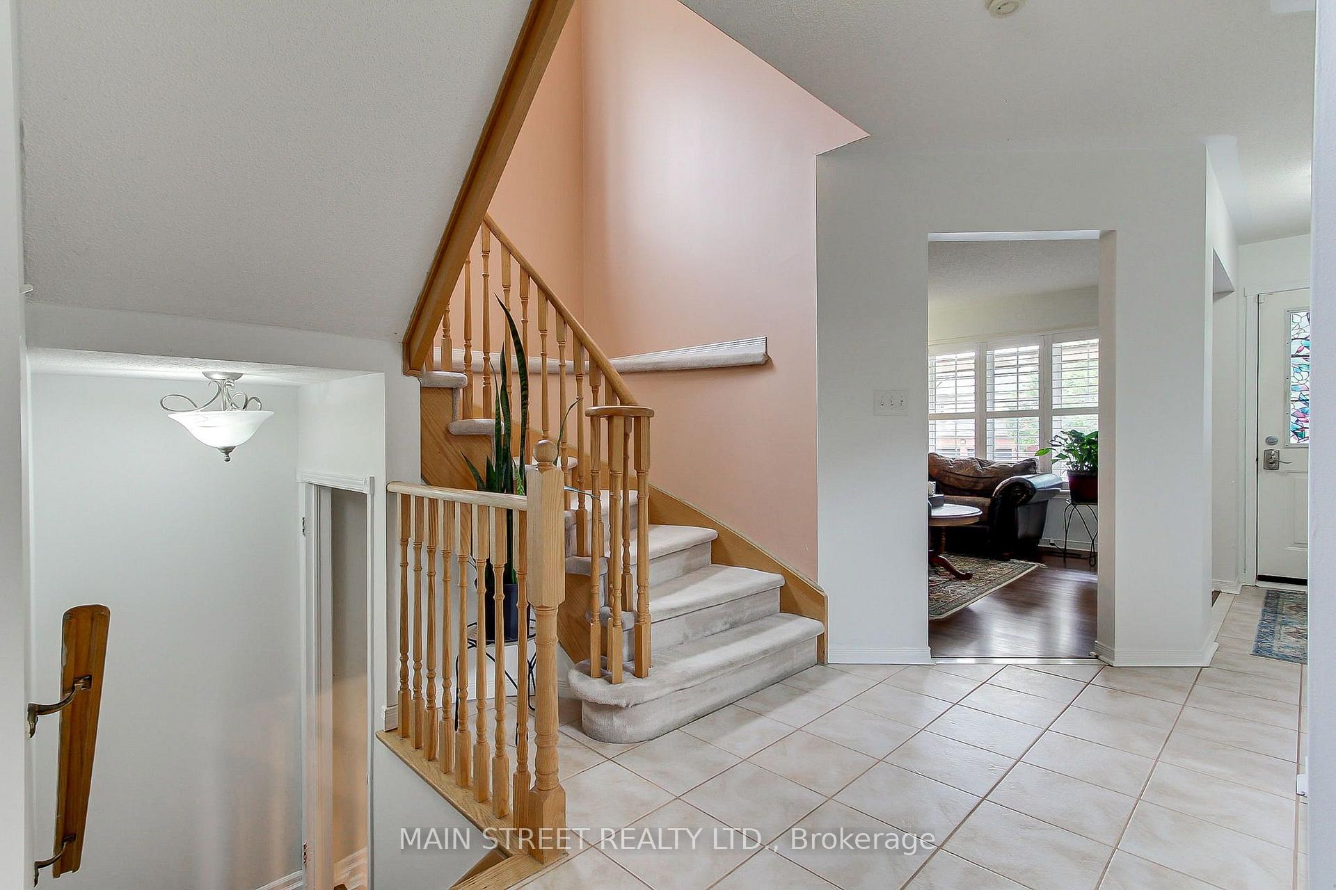 Photo 6 of 110 Crittenden Drive, Georgina, Keswick South — HOMEH