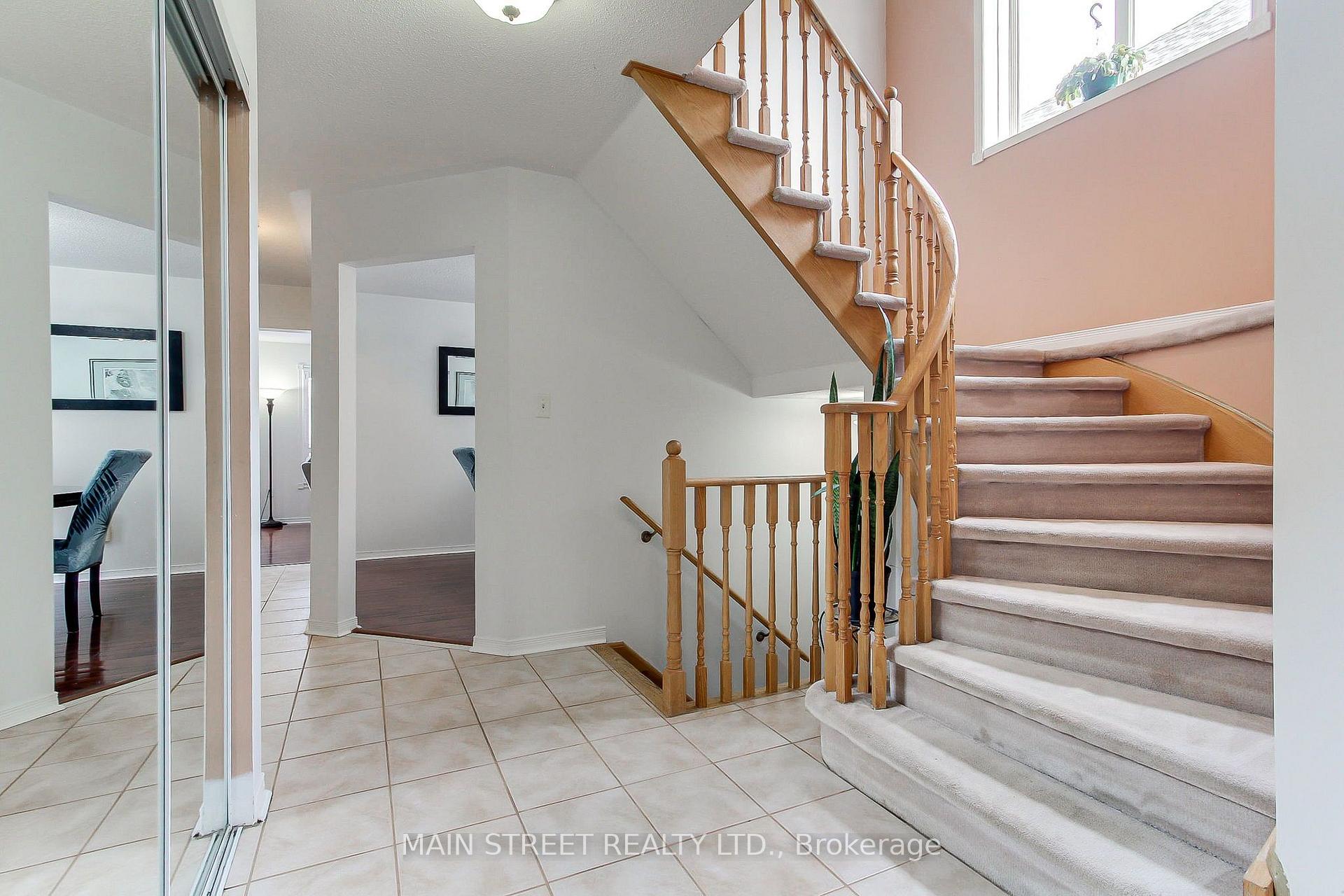 Photo 8 of 110 Crittenden Drive, Georgina, Keswick South — HOMEH