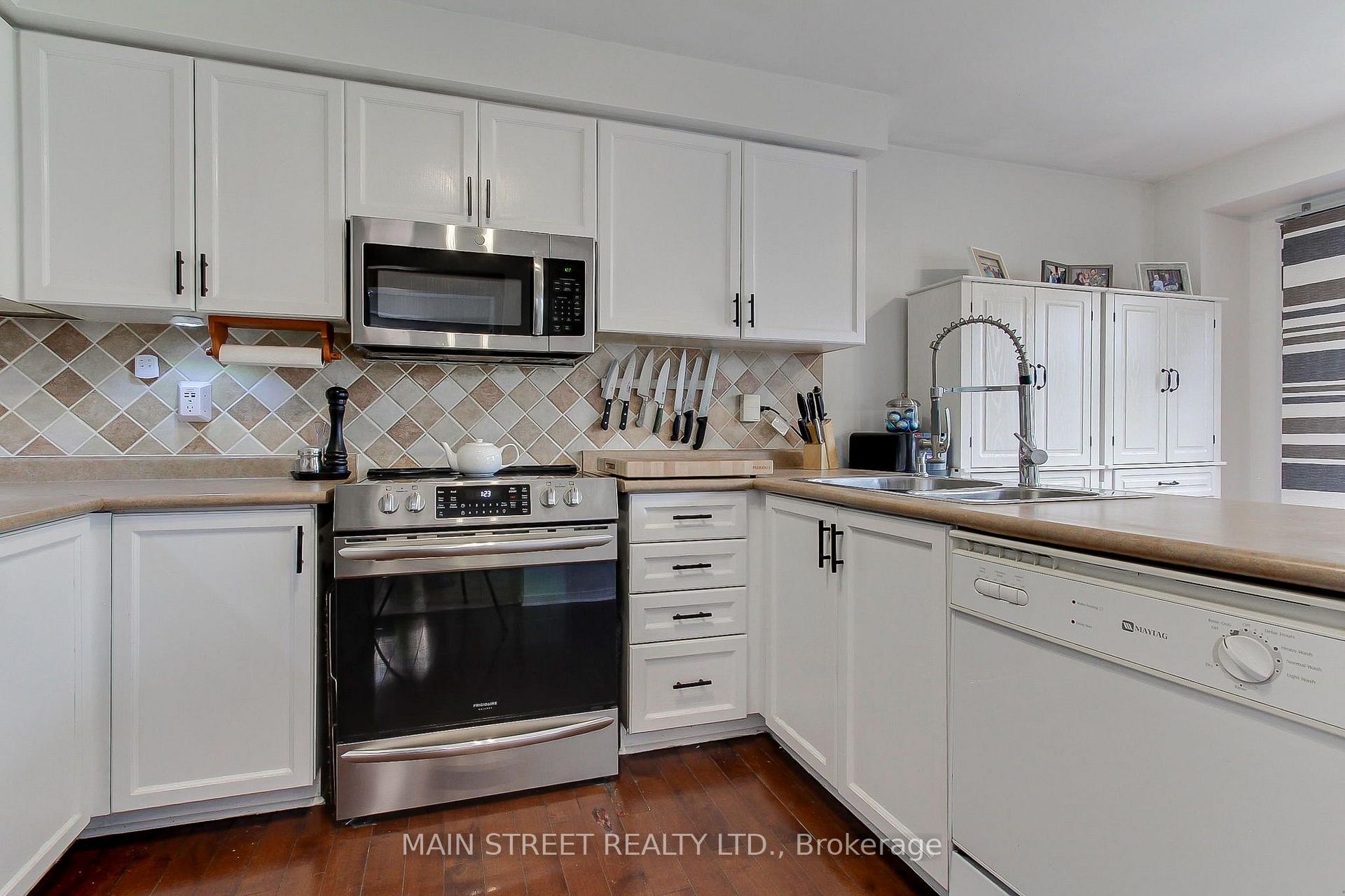 Photo 12 of 110 Crittenden Drive, Georgina, Keswick South — HOMEH