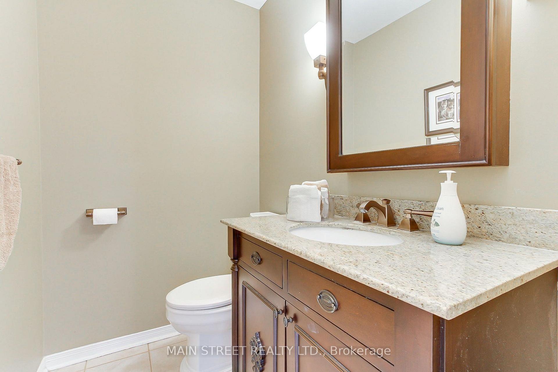 Photo 16 of 110 Crittenden Drive, Georgina, Keswick South — HOMEH