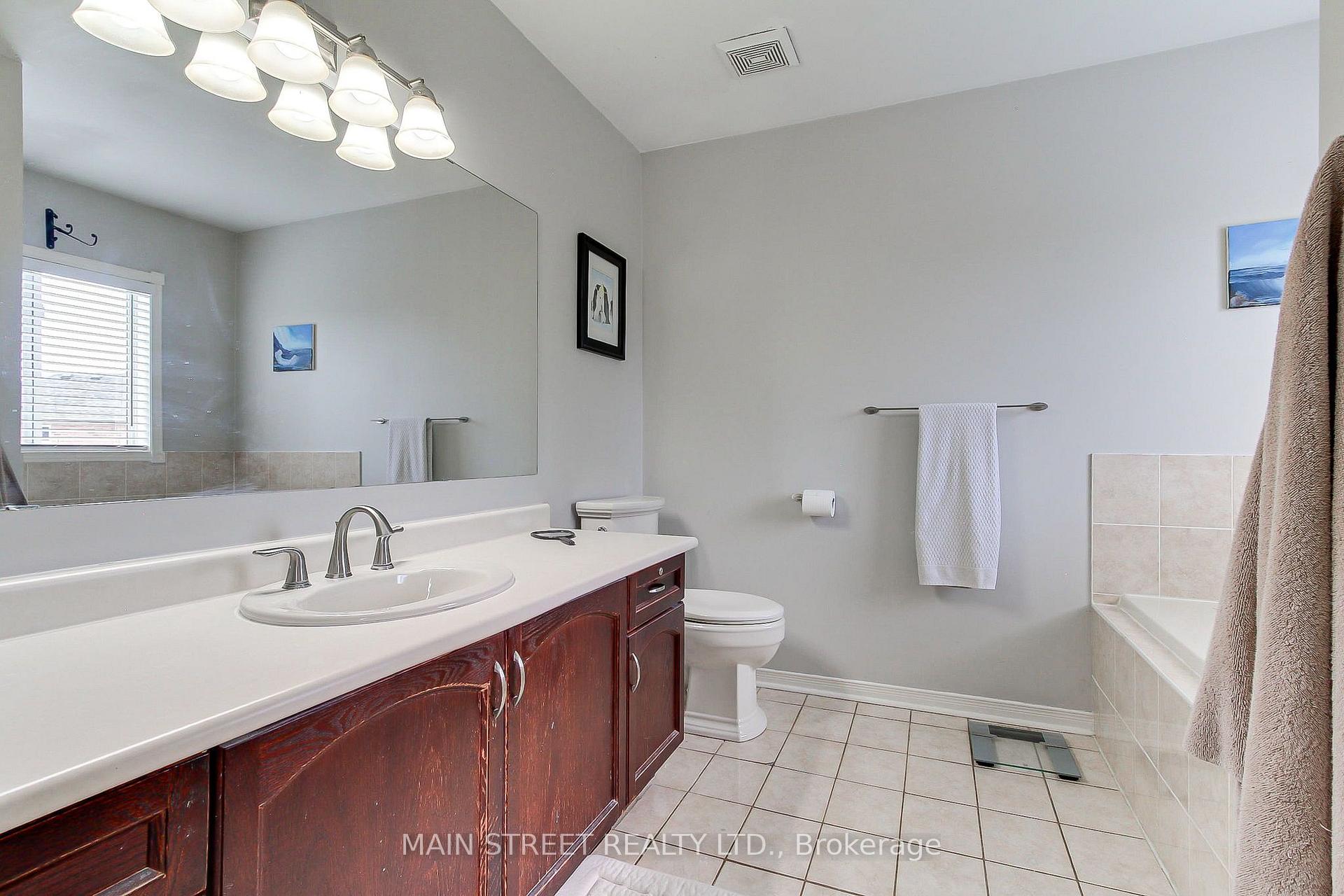 Photo 20 of 110 Crittenden Drive, Georgina, Keswick South — HOMEH