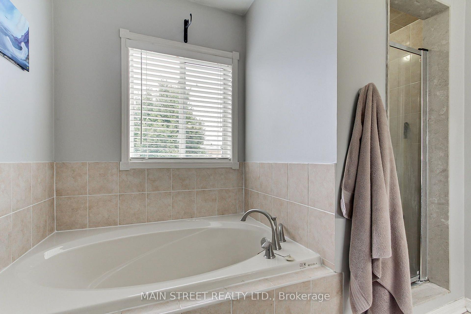 Photo 21 of 110 Crittenden Drive, Georgina, Keswick South — HOMEH