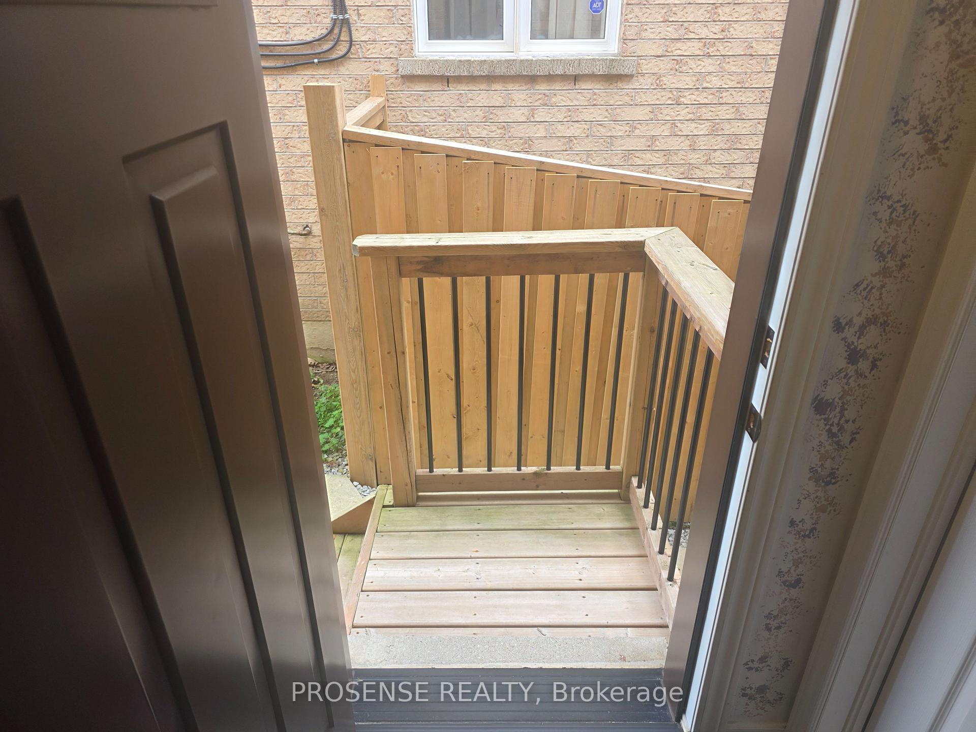 Photo 2 of 118 Rollingwood Bsmt Drive, Brampton, Fletcher's Creek South — HOMEH