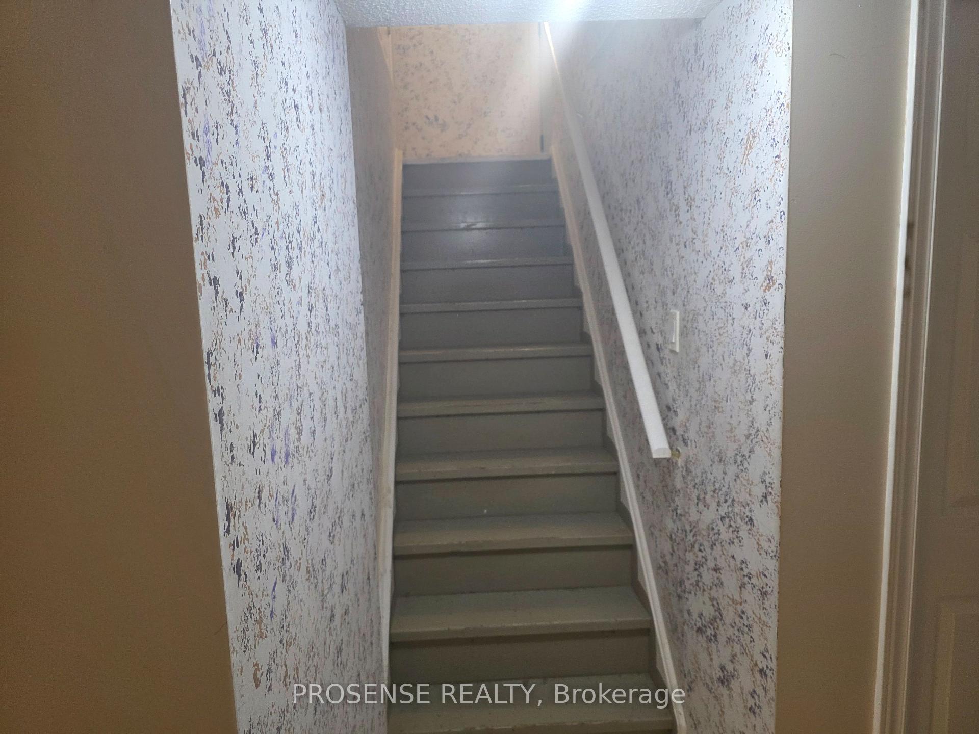 Photo 4 of 118 Rollingwood Bsmt Drive, Brampton, Fletcher's Creek South — HOMEH