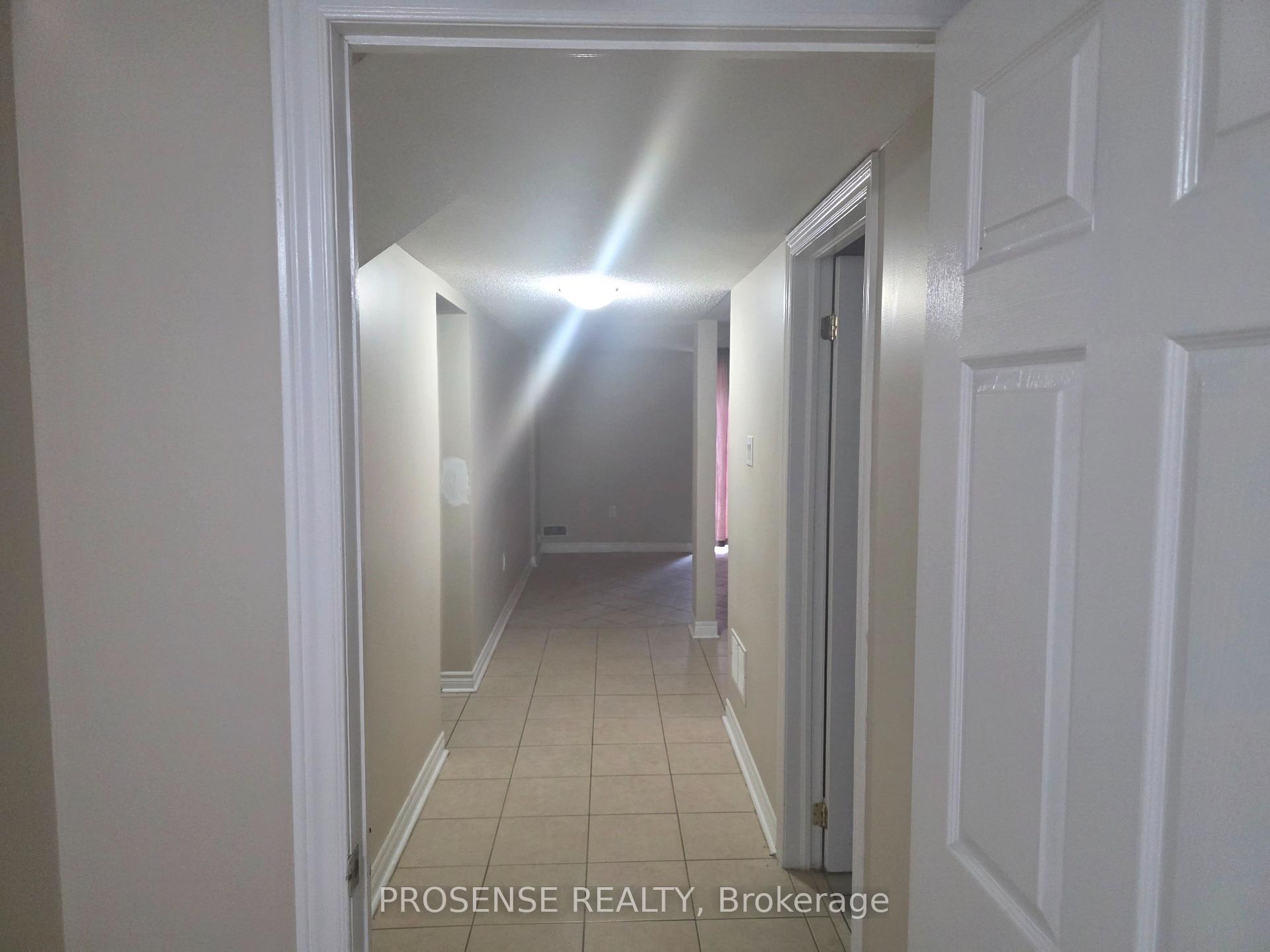 Photo 6 of 118 Rollingwood Bsmt Drive, Brampton, Fletcher's Creek South — HOMEH