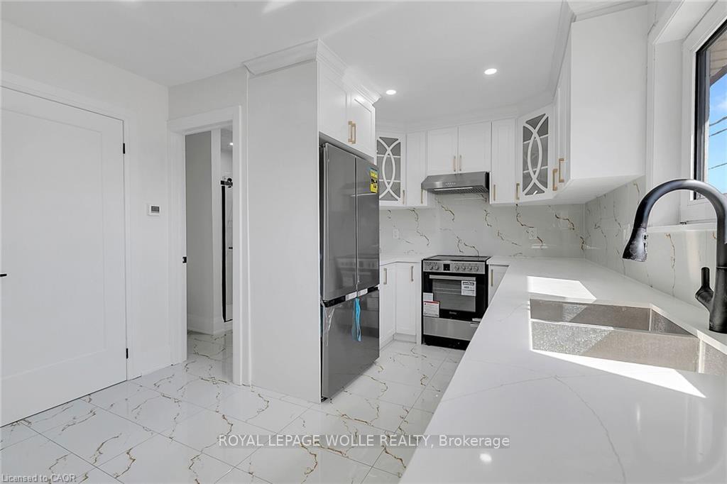 Photo 3 of Unit 2, 581 Lancaster Street W, Kitchener, Lexington/Lincoln Village — HOMEH