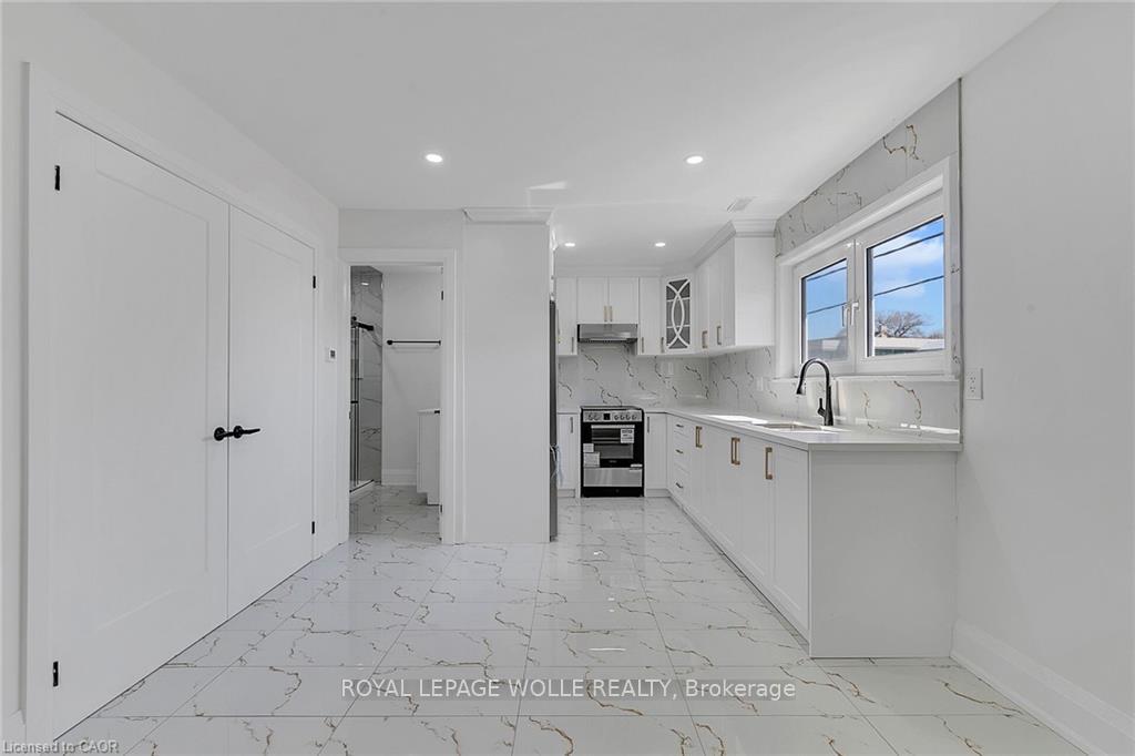 Photo 4 of Unit 2, 581 Lancaster Street W, Kitchener, Lexington/Lincoln Village — HOMEH