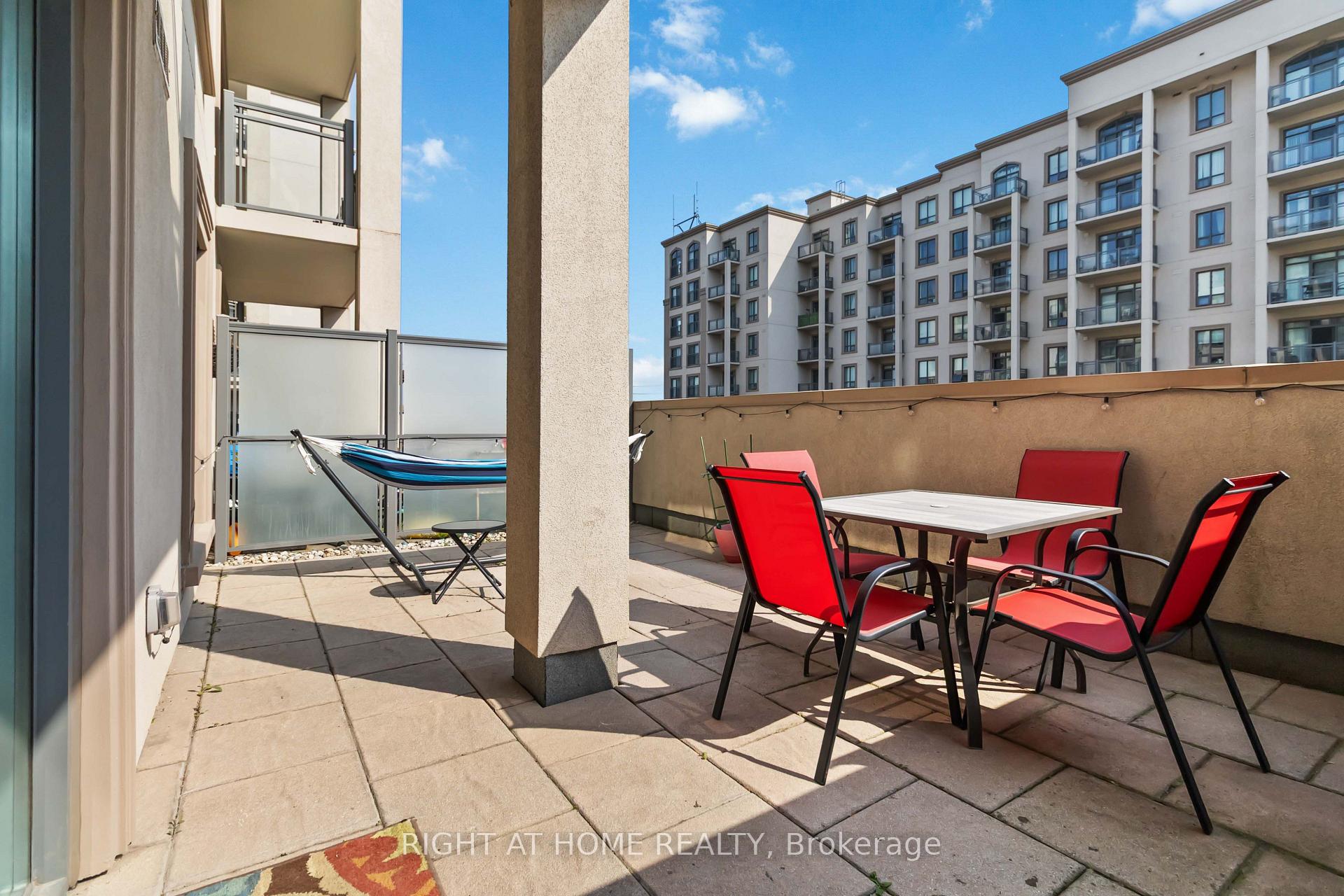 Photo 2 of Unit 301, 2490 Old Bronte Road, Oakville, Westmount — HOMEH