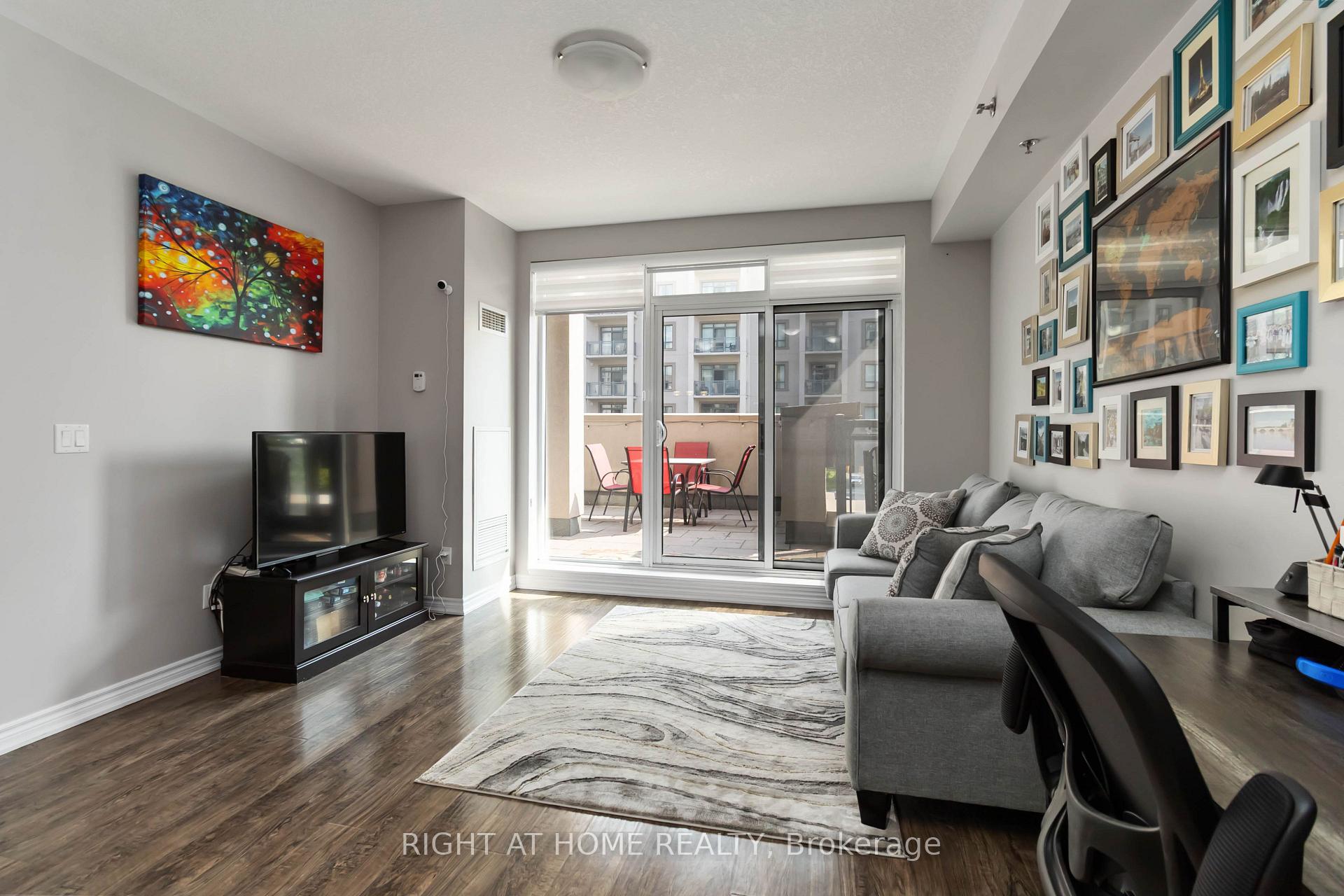 Photo 6 of Unit 301, 2490 Old Bronte Road, Oakville, Westmount — HOMEH