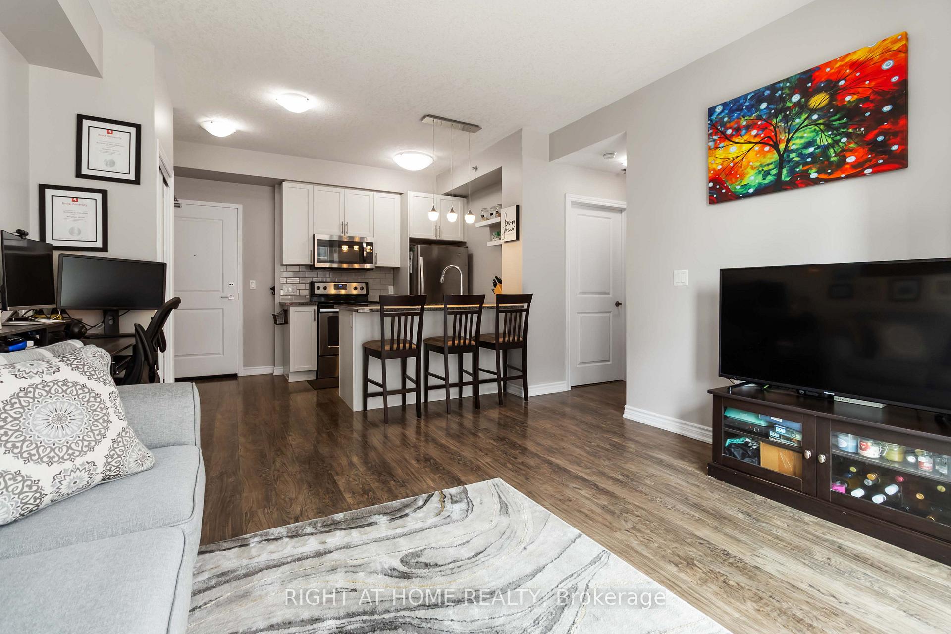 Photo 10 of Unit 301, 2490 Old Bronte Road, Oakville, Westmount — HOMEH