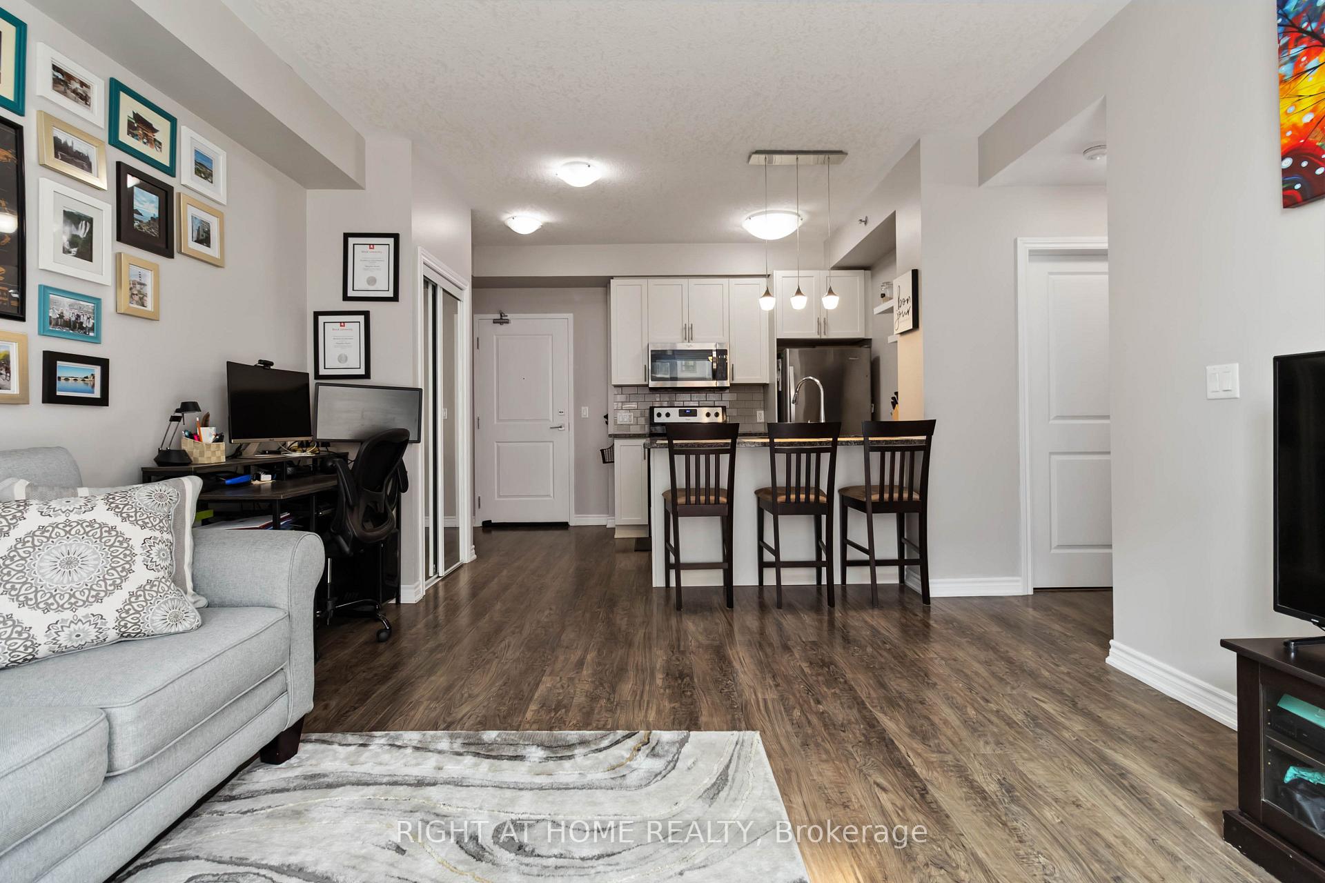 Photo 11 of Unit 301, 2490 Old Bronte Road, Oakville, Westmount — HOMEH