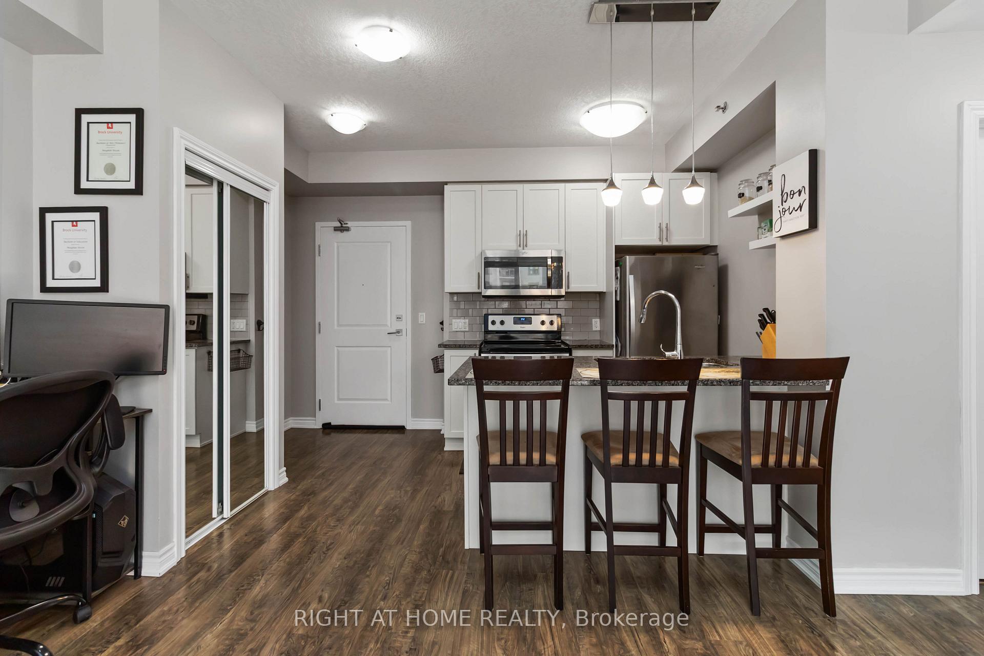 Photo 12 of Unit 301, 2490 Old Bronte Road, Oakville, Westmount — HOMEH