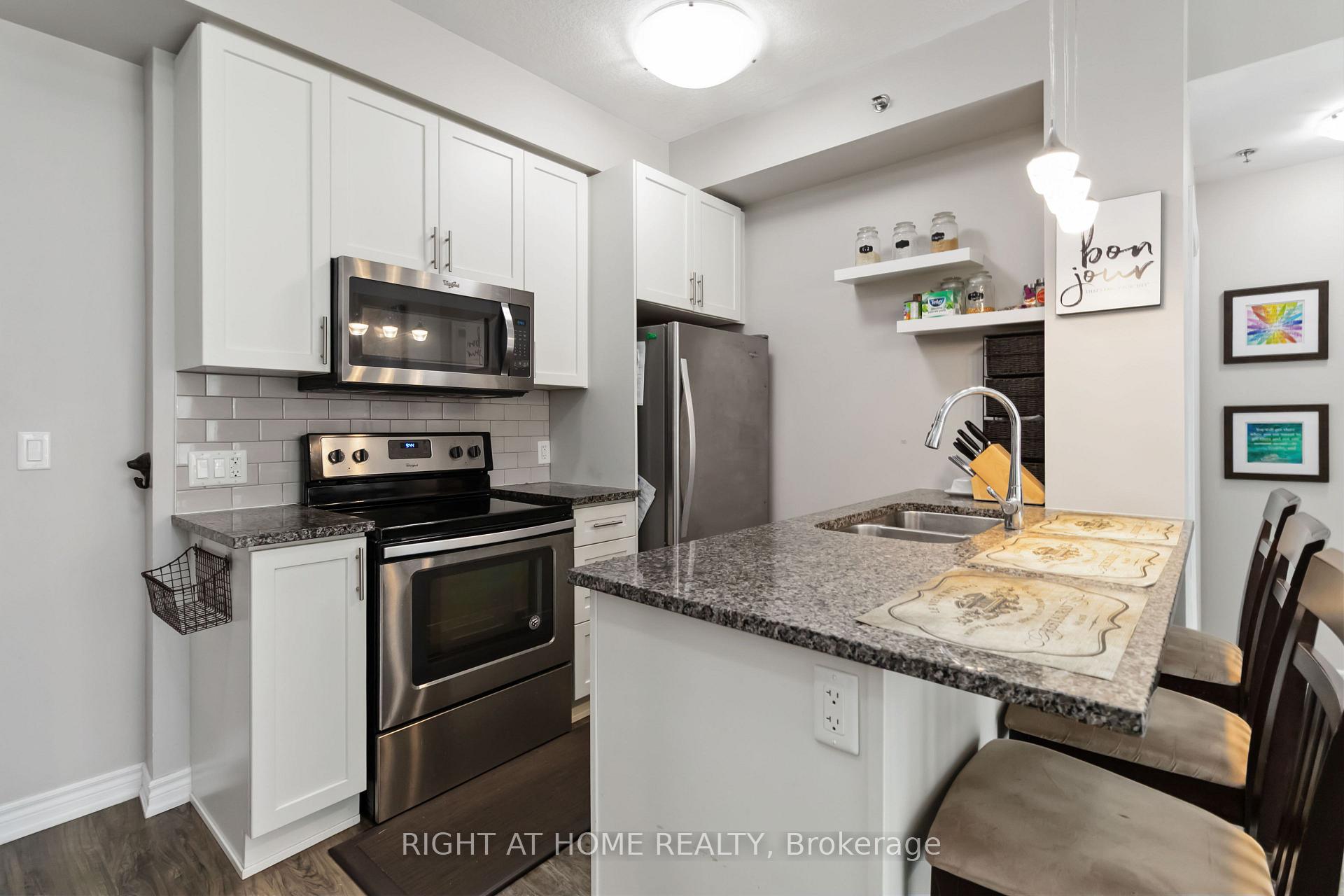 Photo 15 of Unit 301, 2490 Old Bronte Road, Oakville, Westmount — HOMEH