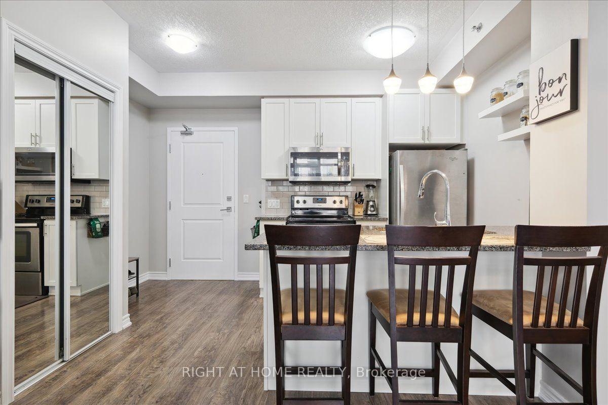 Photo 17 of Unit 301, 2490 Old Bronte Road, Oakville, Westmount — HOMEH