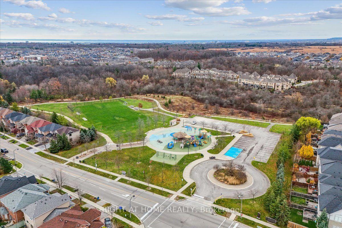 Photo 38 of Unit 301, 2490 Old Bronte Road, Oakville, Westmount — HOMEH