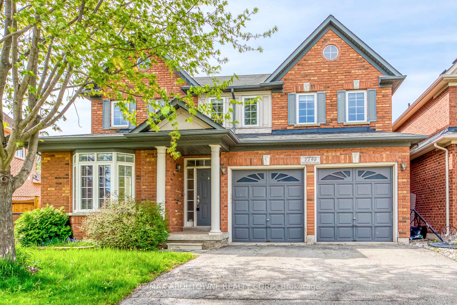 Front of 2290 Woodmont Crescent S