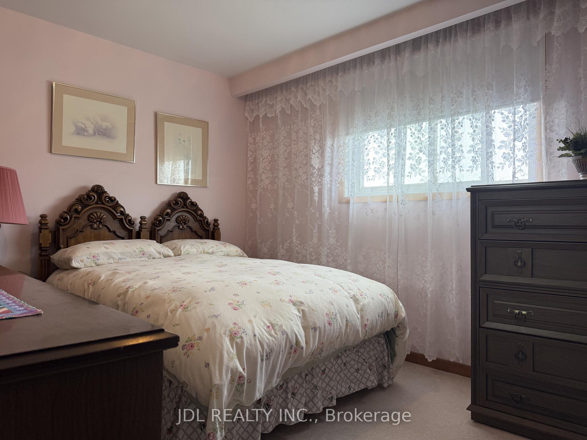 Photo 2 of Unit Room, 28 Orangewood Crescent, Scarborough, L'Amoreaux — HOMEH
