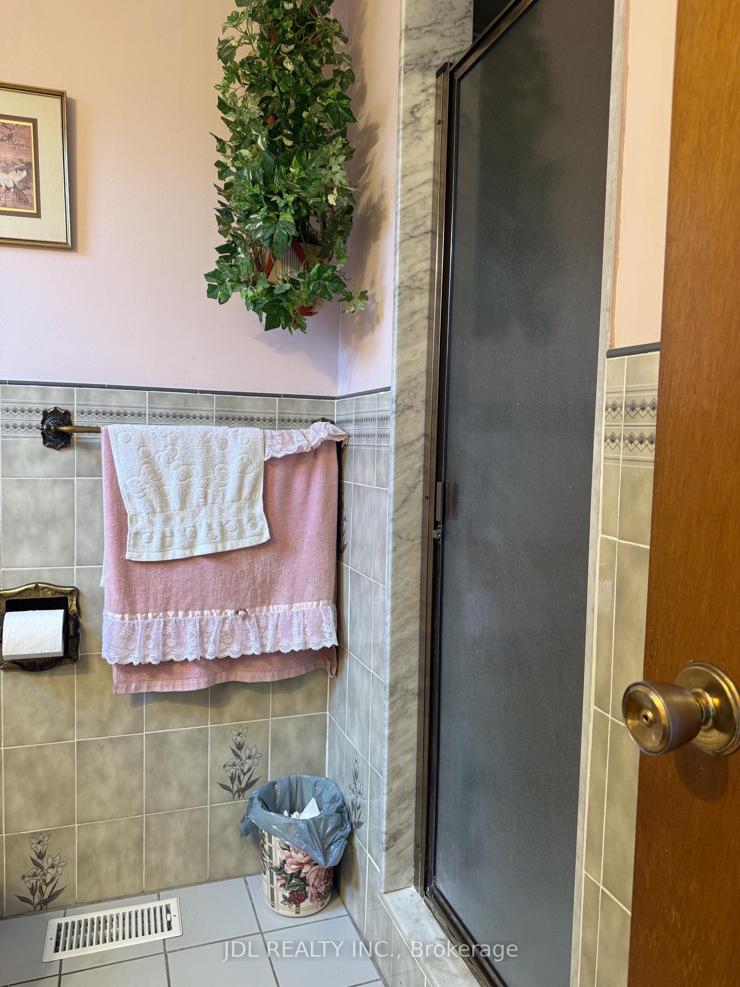 Photo 7 of Unit Room, 28 Orangewood Crescent, Scarborough, L'Amoreaux — HOMEH