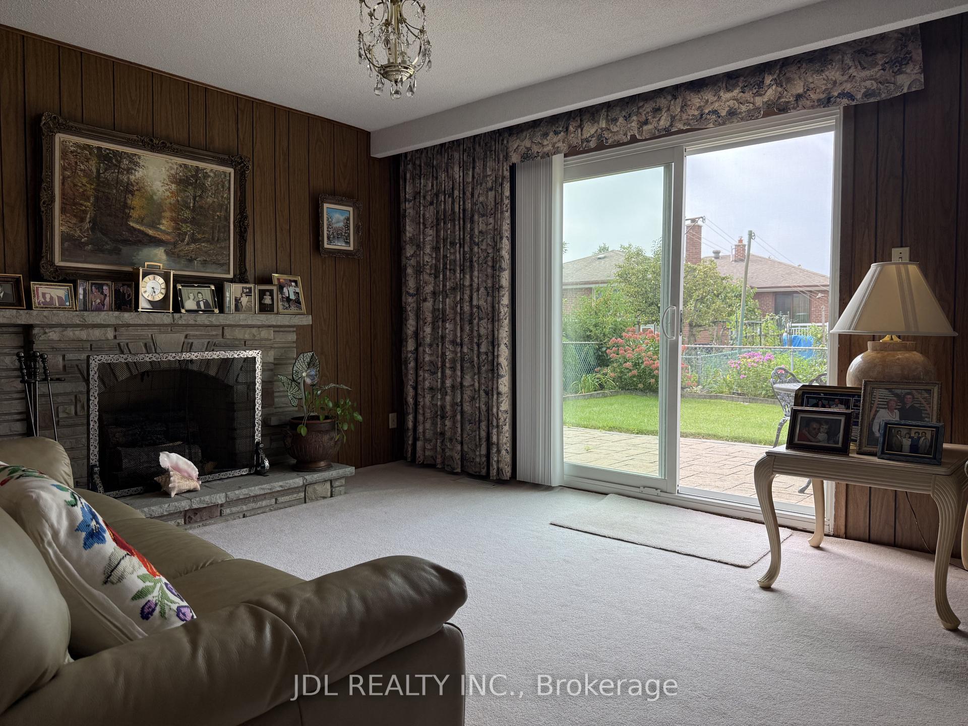 Photo 9 of Unit Room, 28 Orangewood Crescent, Scarborough, L'Amoreaux — HOMEH