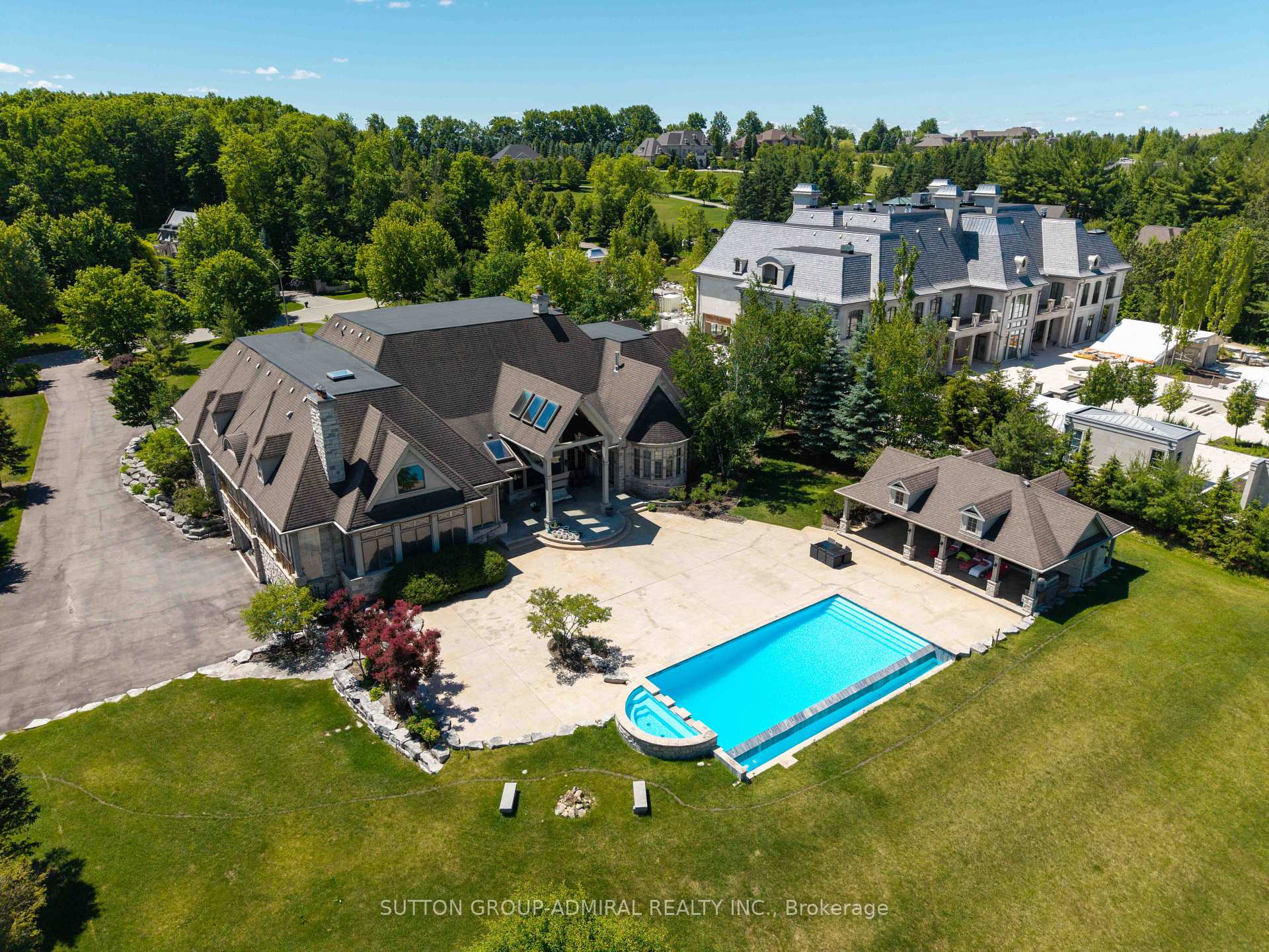 Photo 3 of 66 Scotch Valley Drive, King, King City — HOMEH