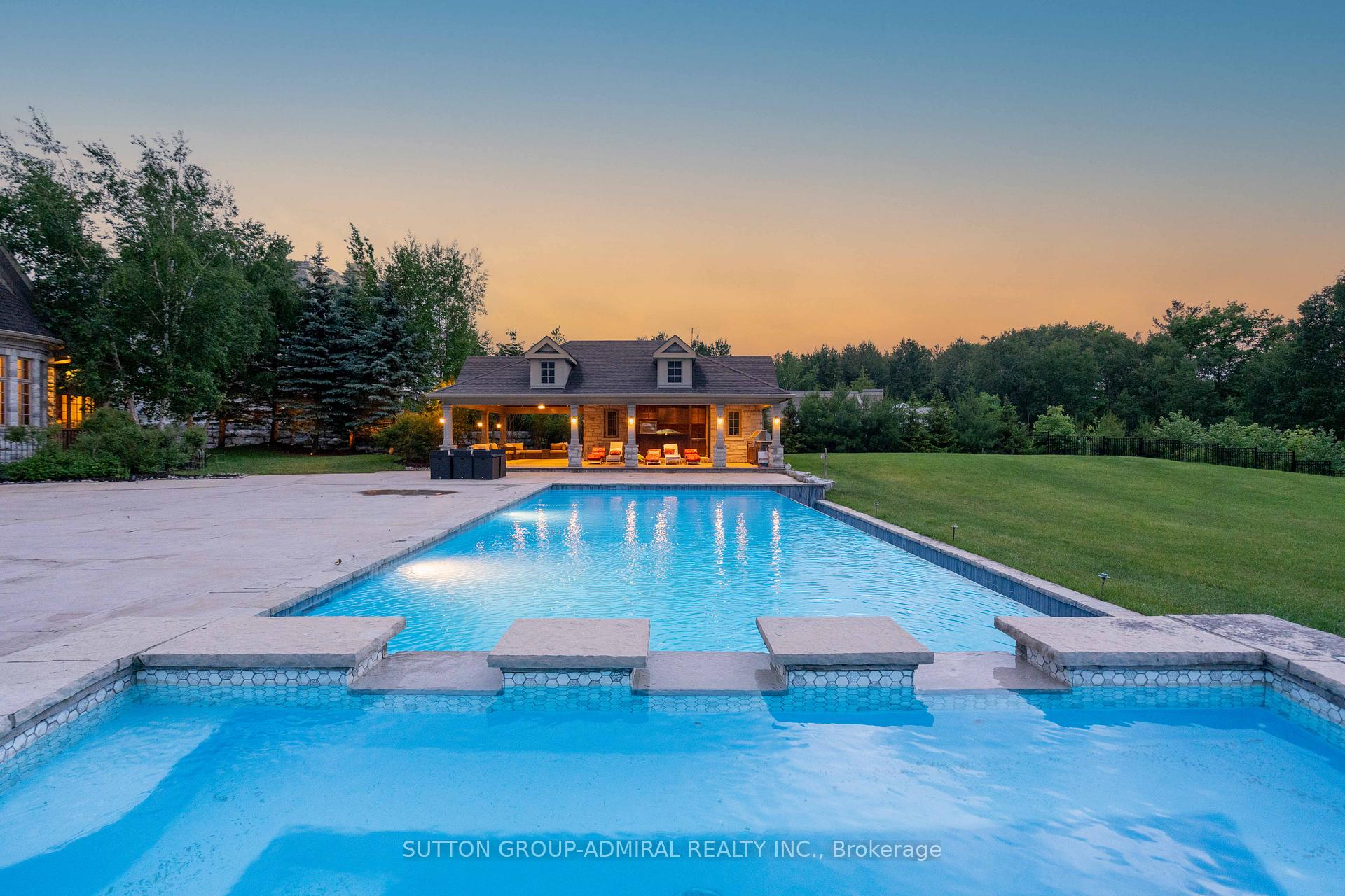 Photo 4 of 66 Scotch Valley Drive, King, King City — HOMEH