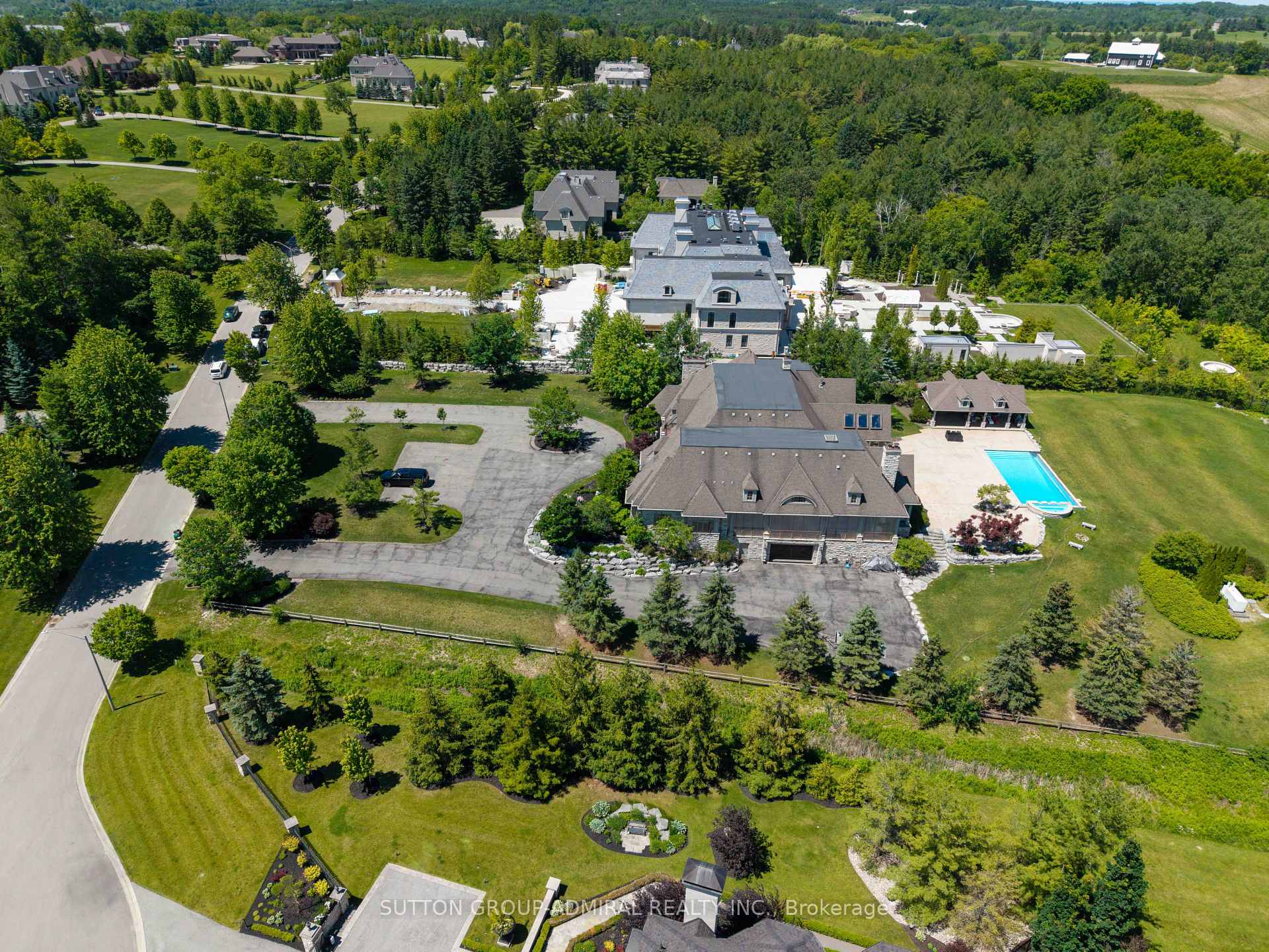 Photo 6 of 66 Scotch Valley Drive, King, King City — HOMEH