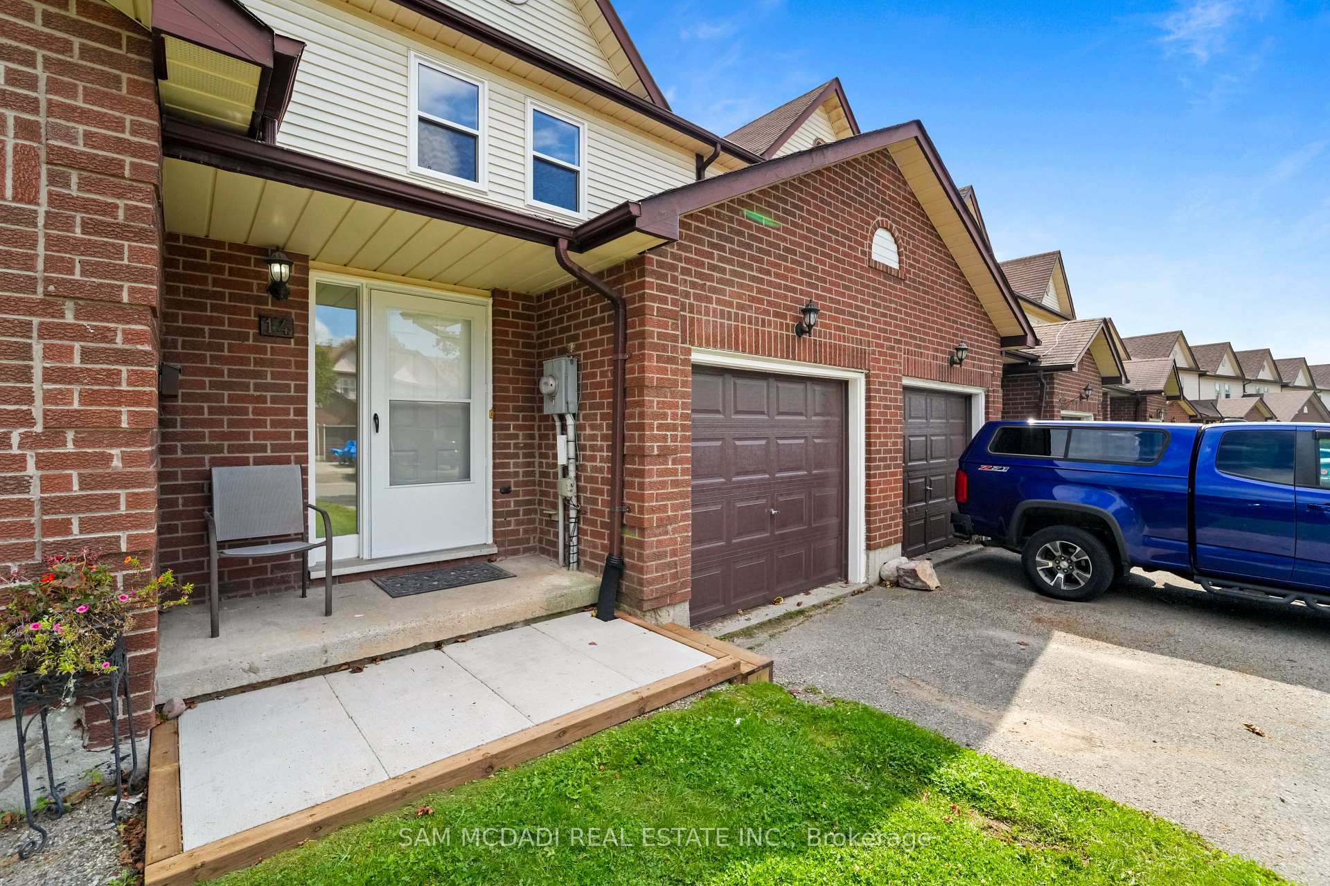 Photo 2 of 14 Birchfield Drive, Clarington, Courtice — HOMEH